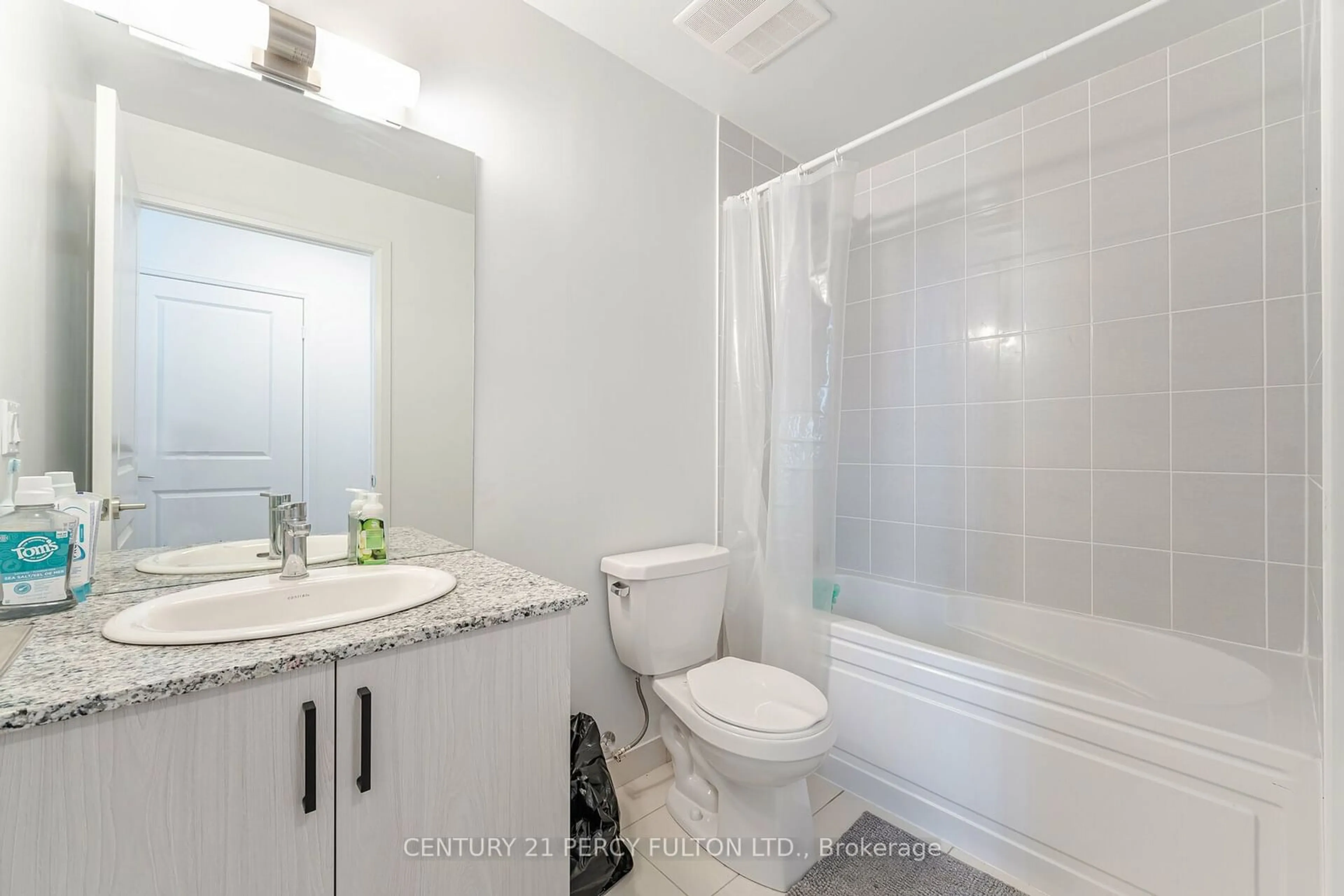 Standard bathroom, ceramic/tile floor for 10 Meadowglen Pl #611, Toronto Ontario M1G 0A8