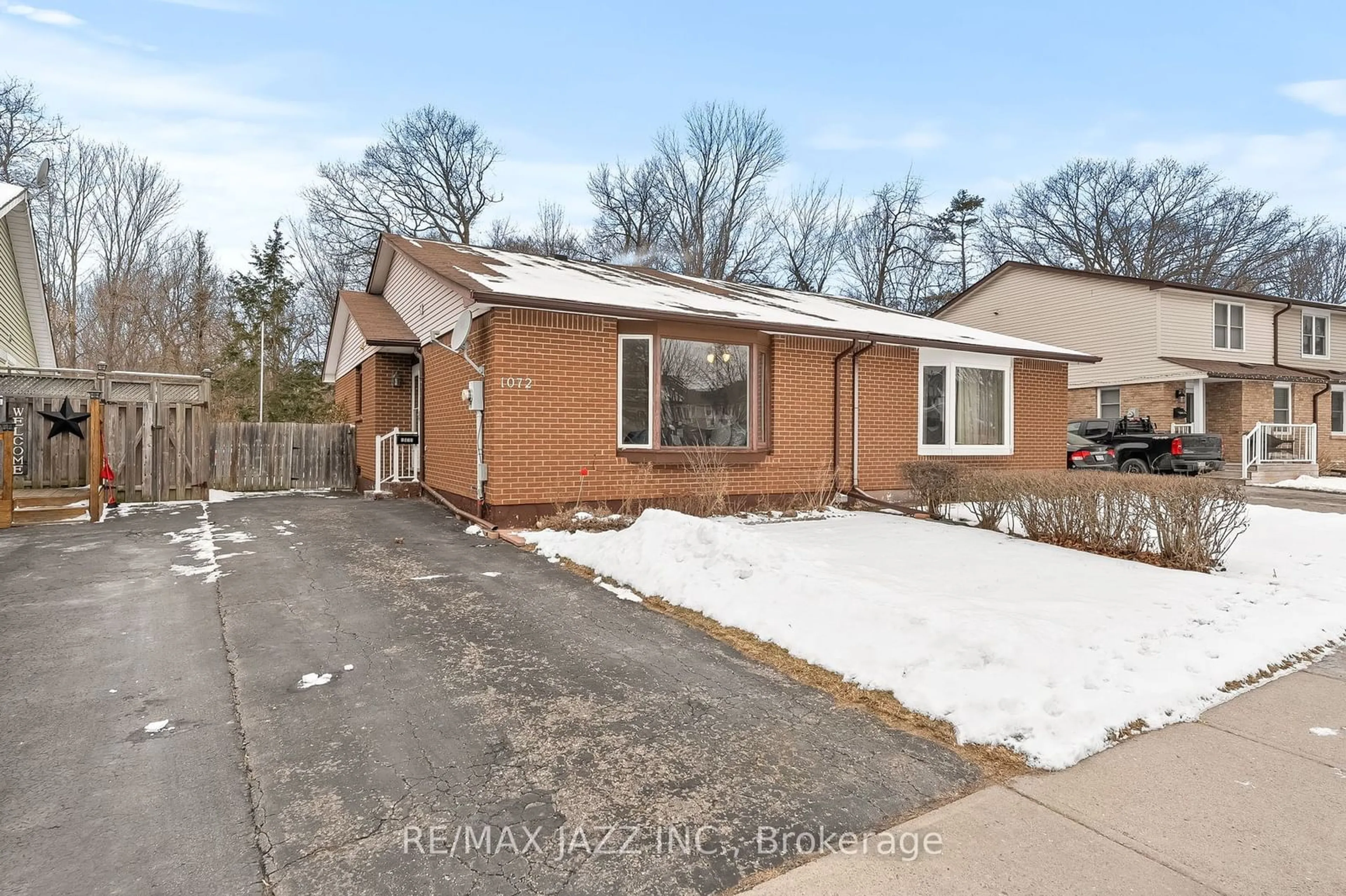 Home with brick exterior material, street for 1072 Central Park Blvd, Oshawa Ontario L1G 7G8