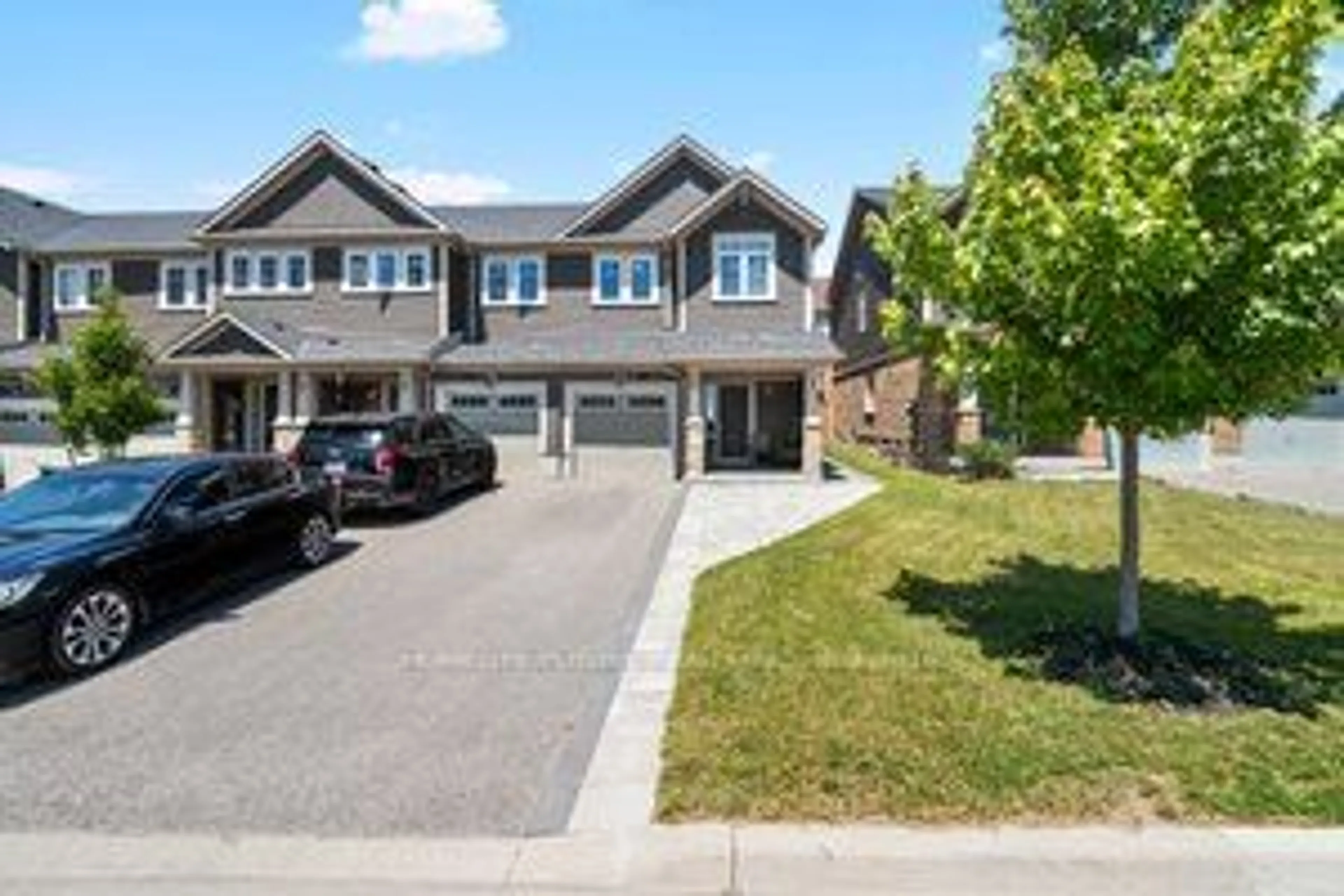 A pic from outside/outdoor area/front of a property/back of a property/a pic from drone, street for 106 Symington Ave, Oshawa Ontario L1L 0J7