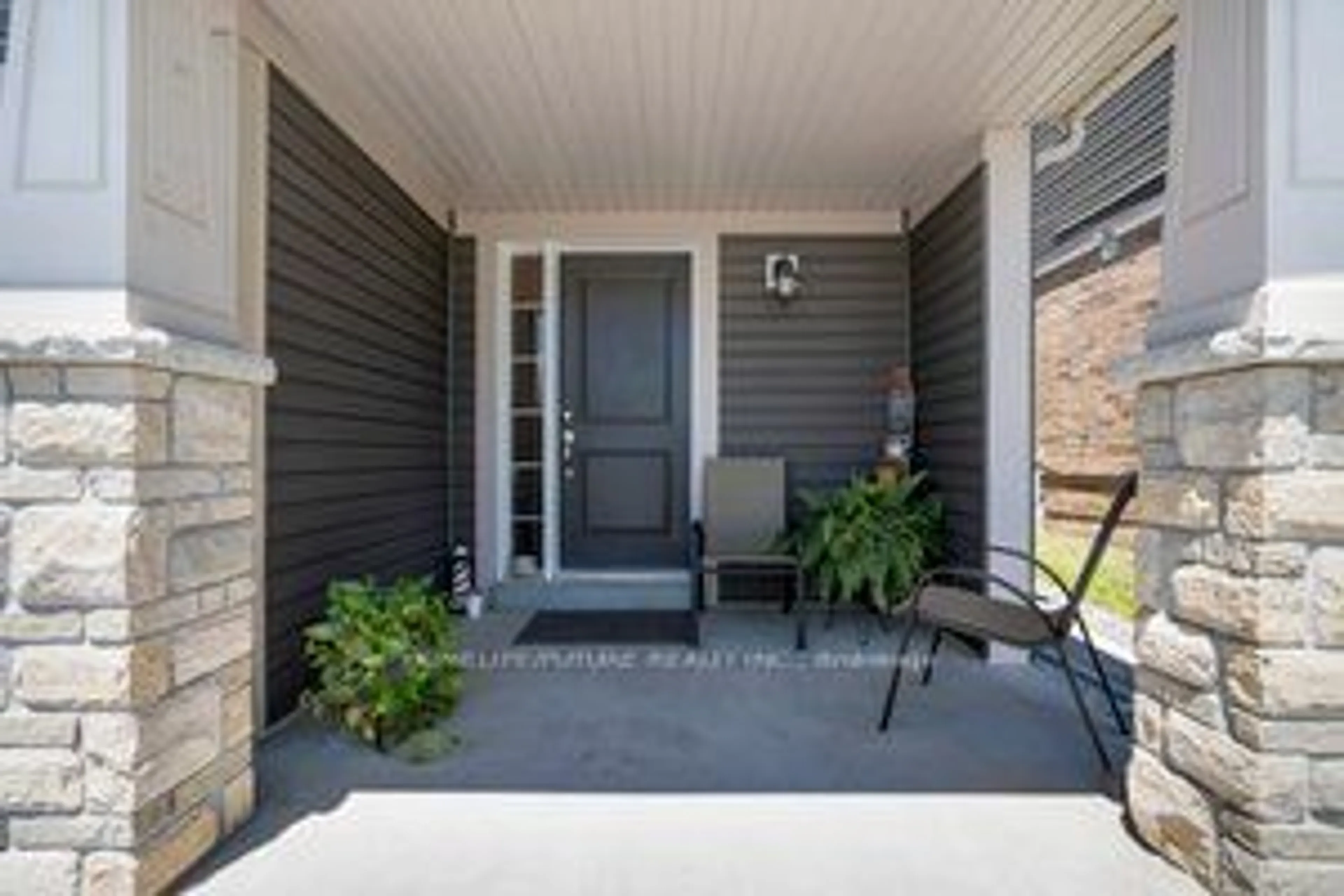 Indoor entryway for 106 Symington Ave, Oshawa Ontario L1L 0J7