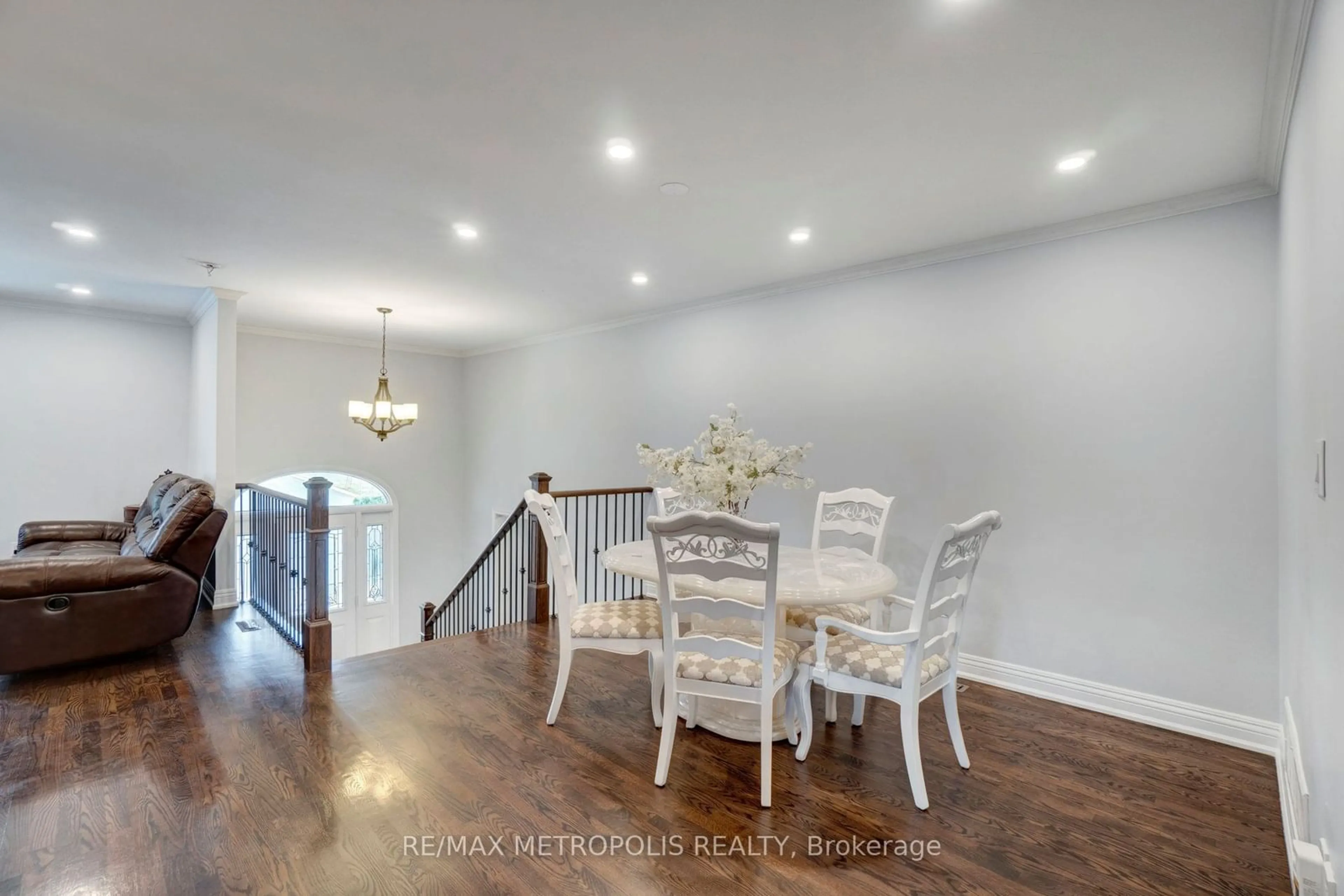 Dining room, wood/laminate floor for 1872 Appleview Rd, Pickering Ontario L1V 1T8