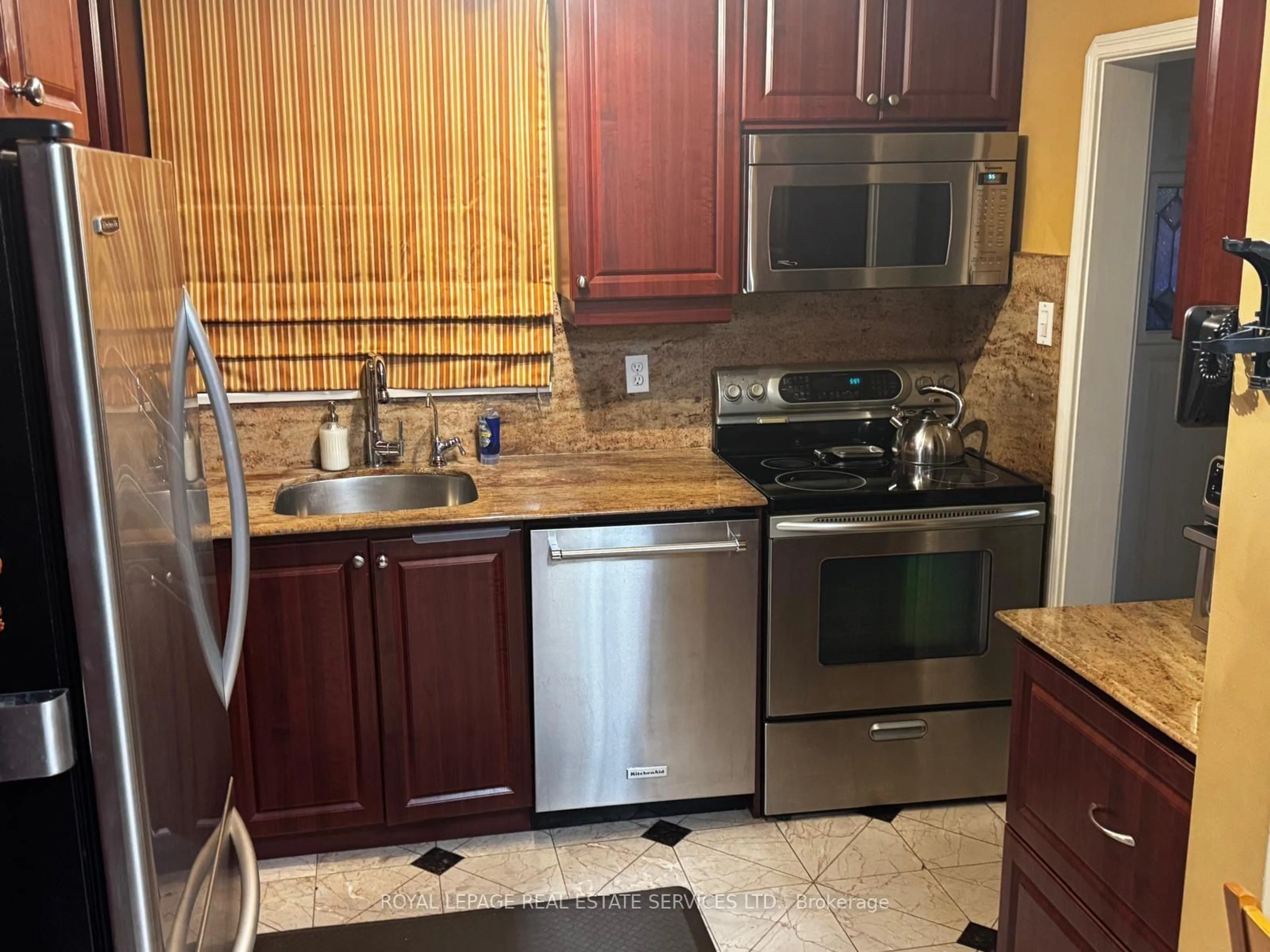 Standard kitchen, unknown for 19 Honey Dr, Toronto Ontario M1R 3S3