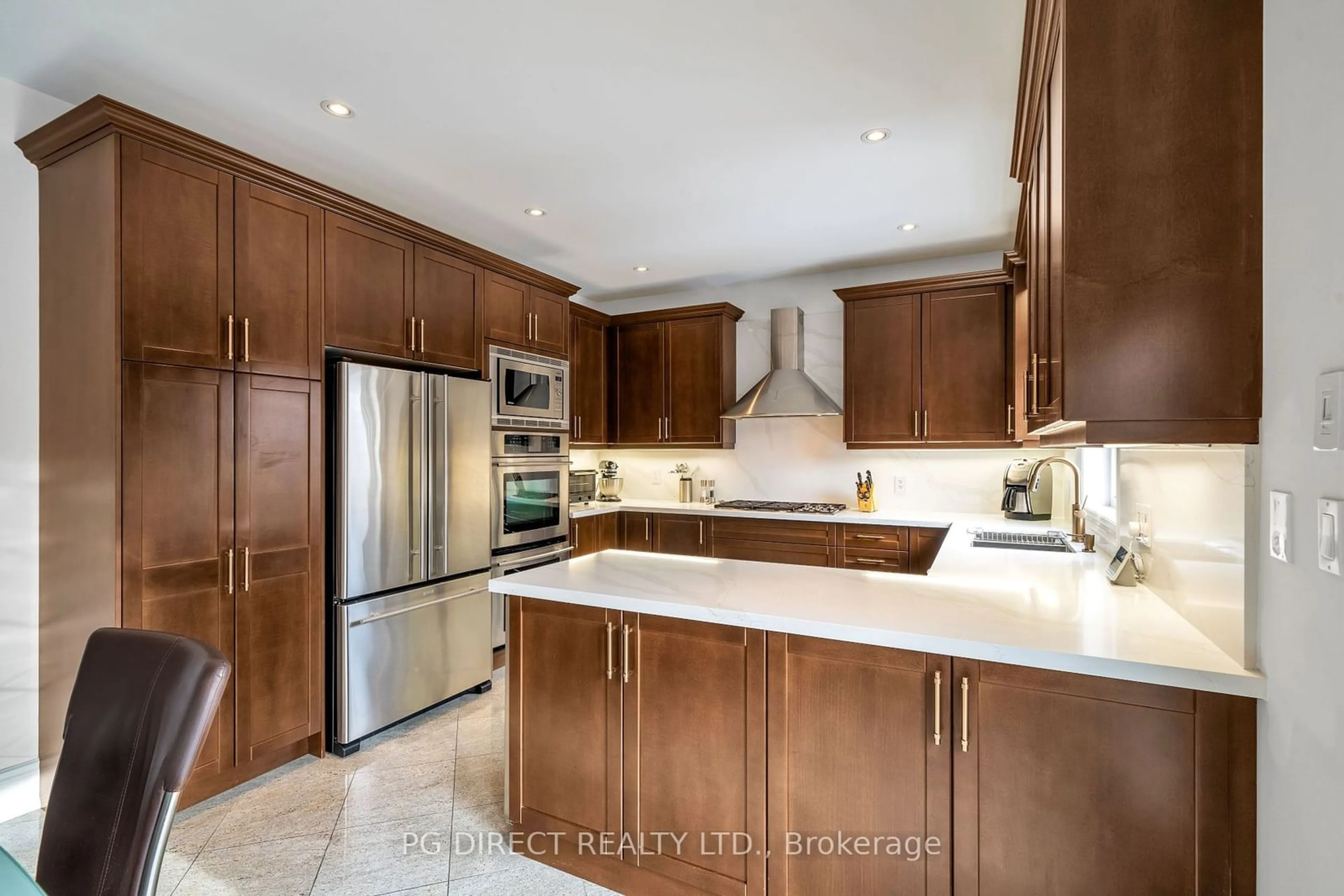 Contemporary kitchen, unknown for 5 Laura Ellis Crt, Toronto Ontario M1C 0A3