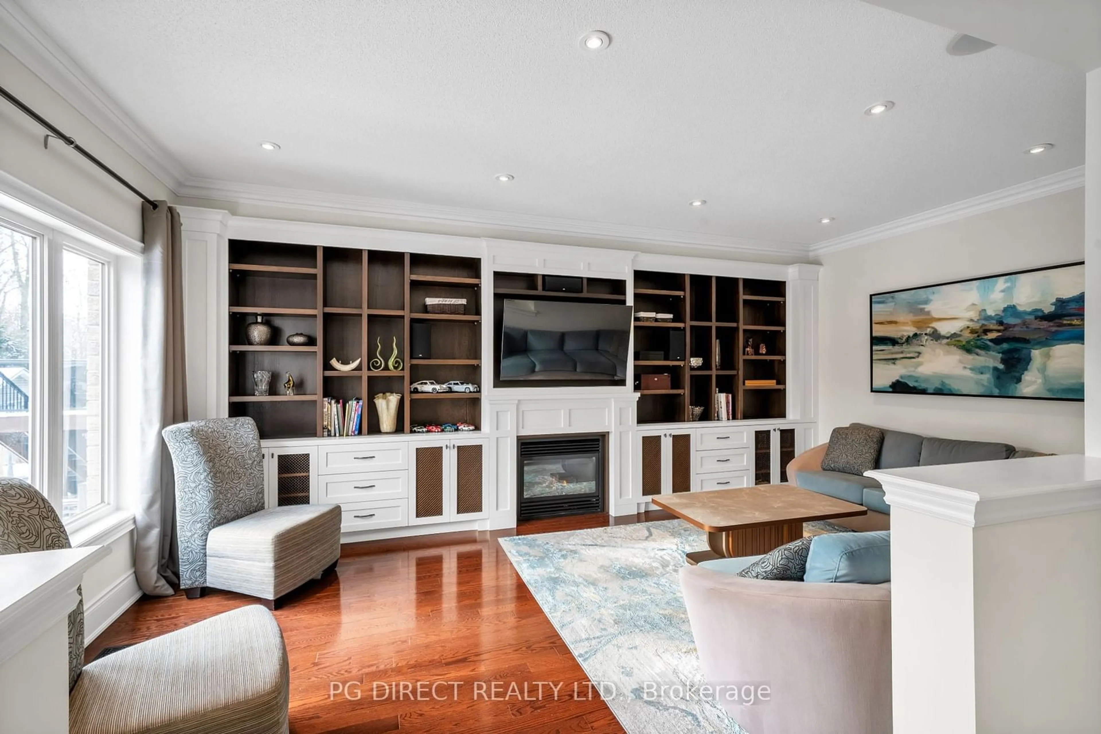 Living room with furniture, wood/laminate floor for 5 Laura Ellis Crt, Toronto Ontario M1C 0A3