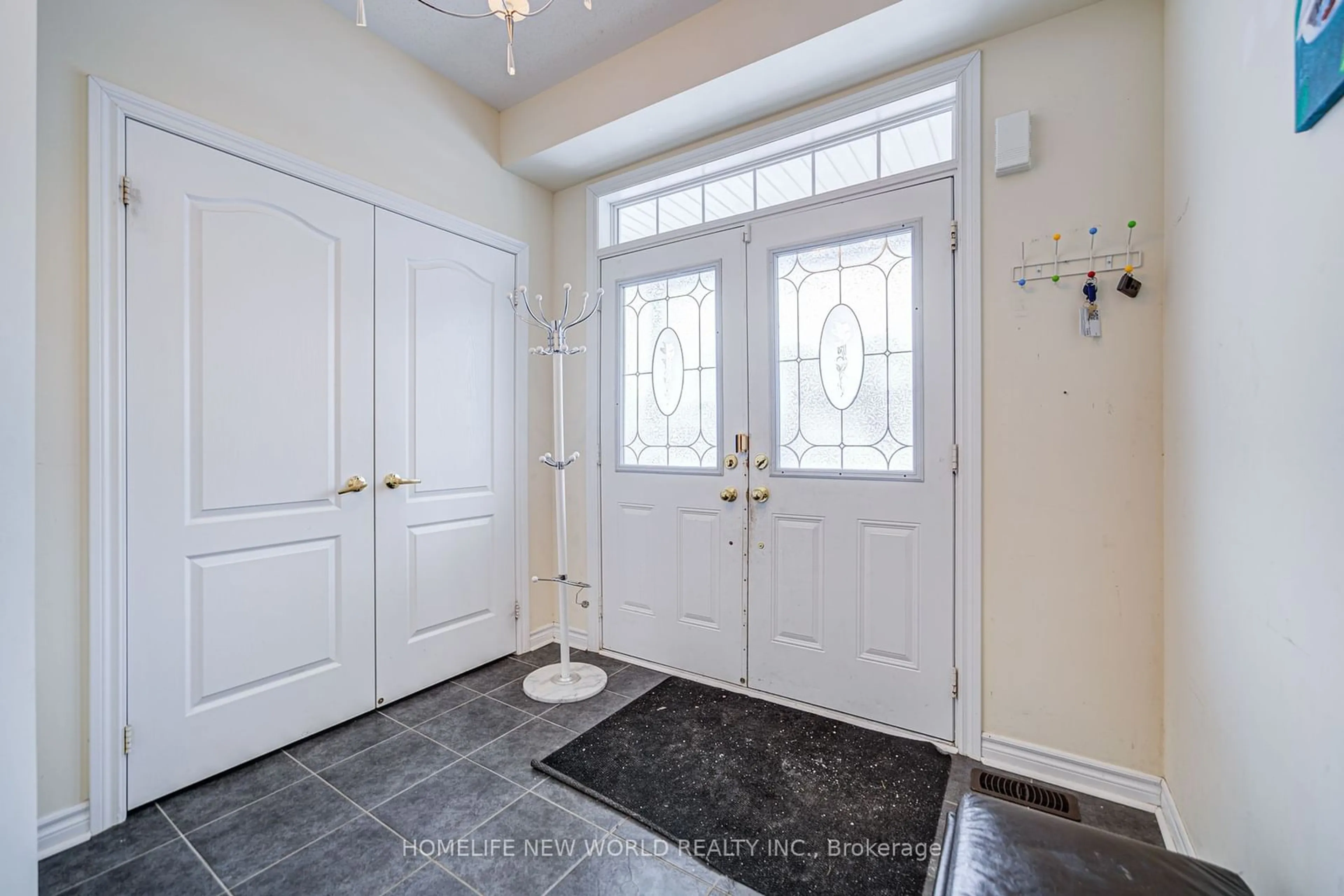 Indoor entryway for 49 Chiswick Ave, Whitby Ontario L1M 0E1