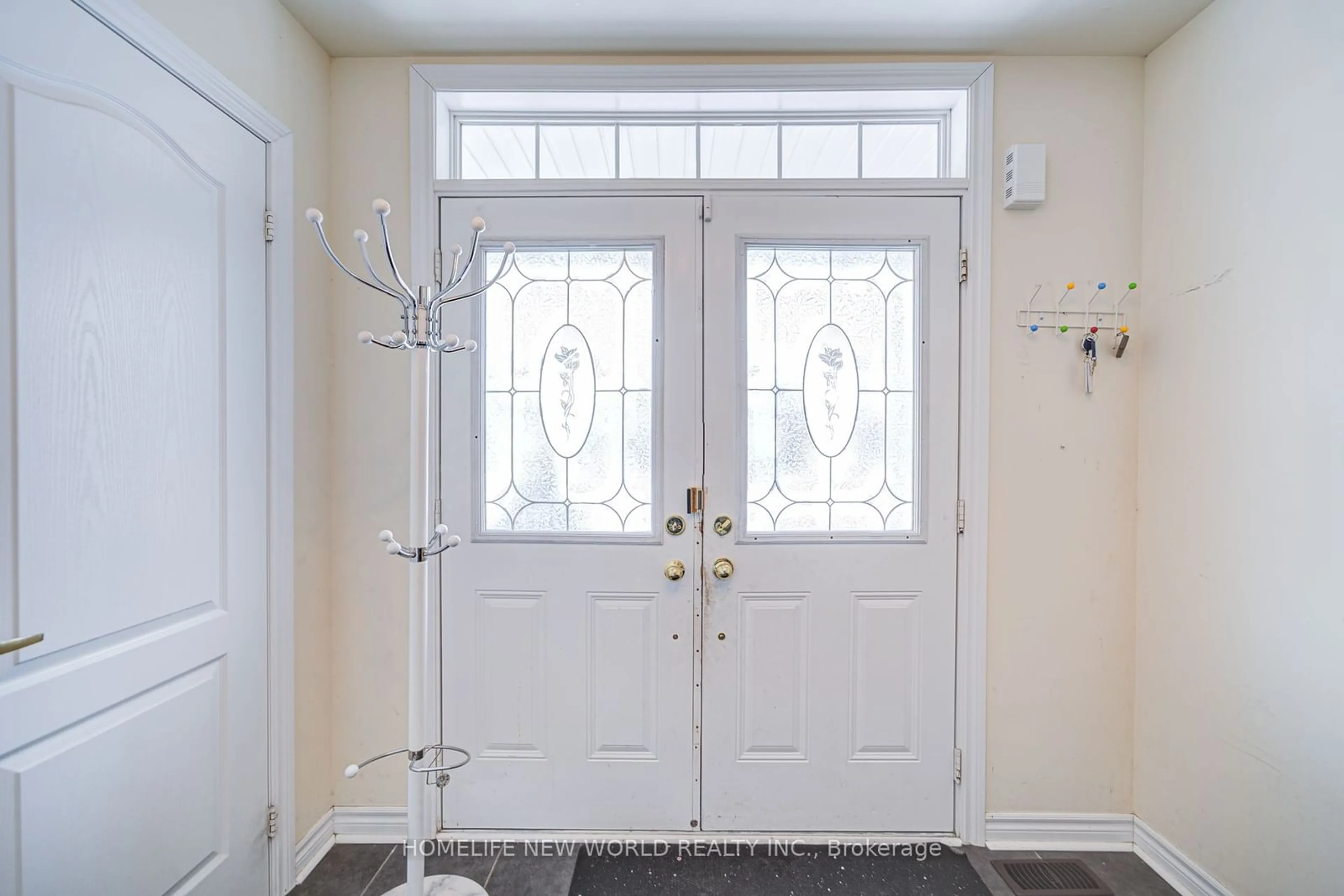 Indoor entryway for 49 Chiswick Ave, Whitby Ontario L1M 0E1