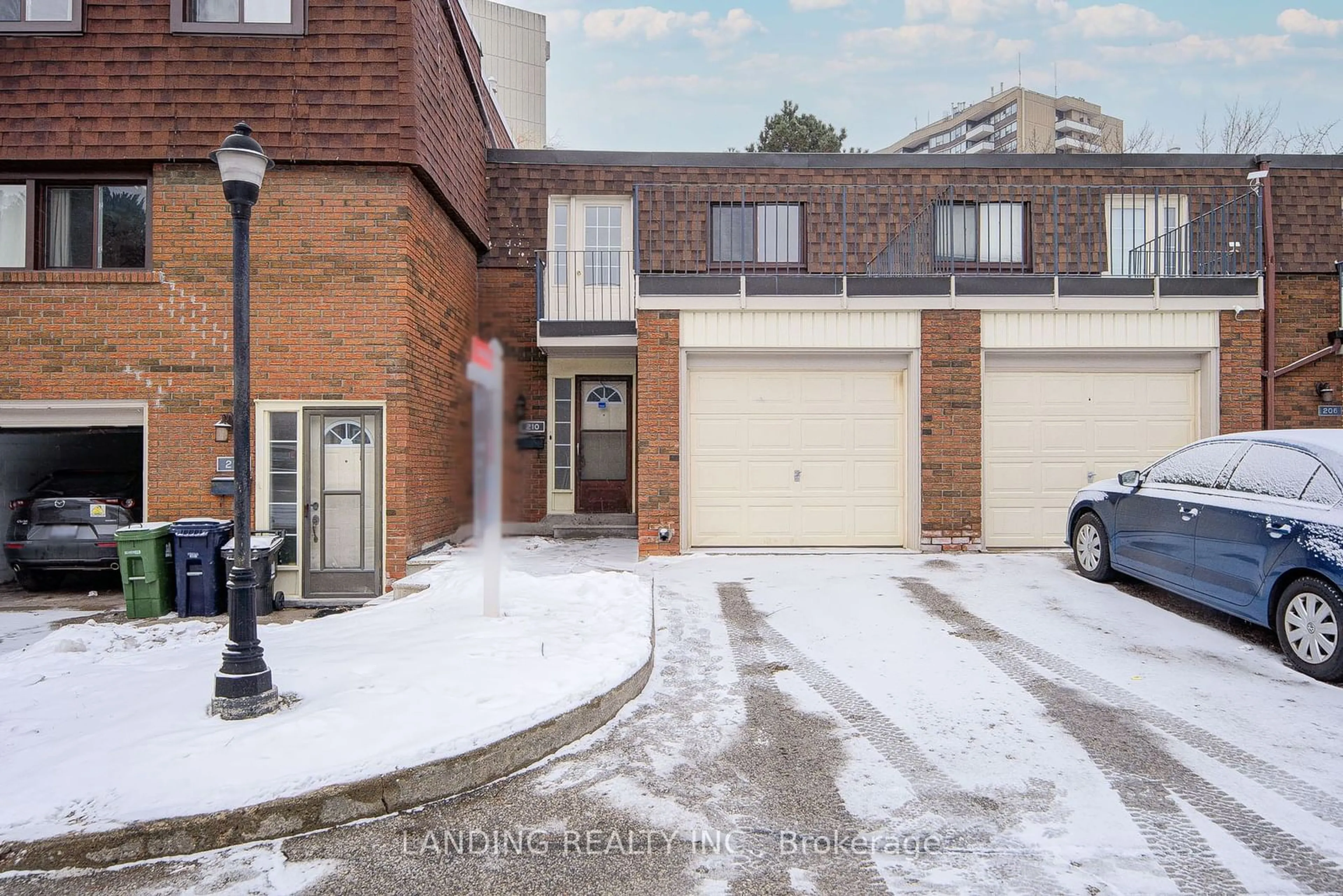 A pic from outside/outdoor area/front of a property/back of a property/a pic from drone, street for 210 Sprucewood Crt, Toronto Ontario M1W 1P6