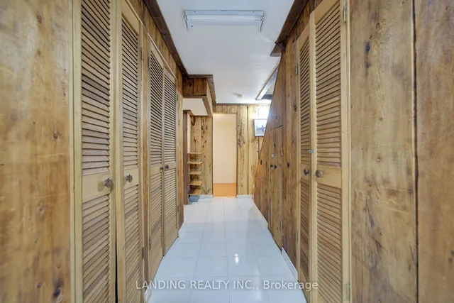 Additional property image - 210 Sprucewood Crt