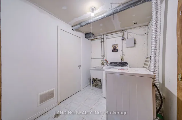 Additional property image - 210 Sprucewood Crt