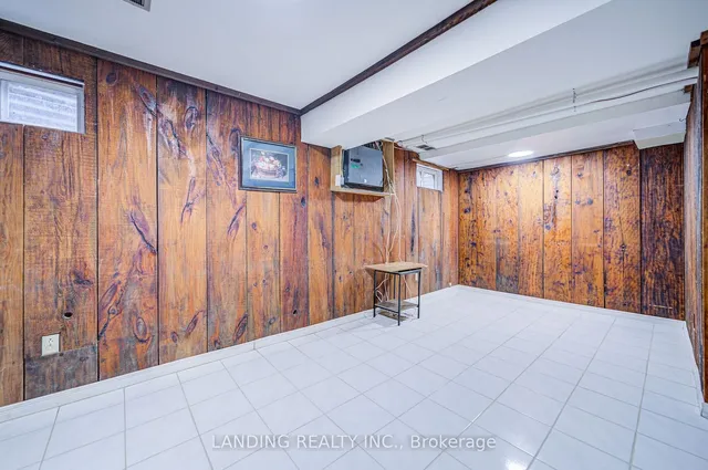 Additional property image - 210 Sprucewood Crt