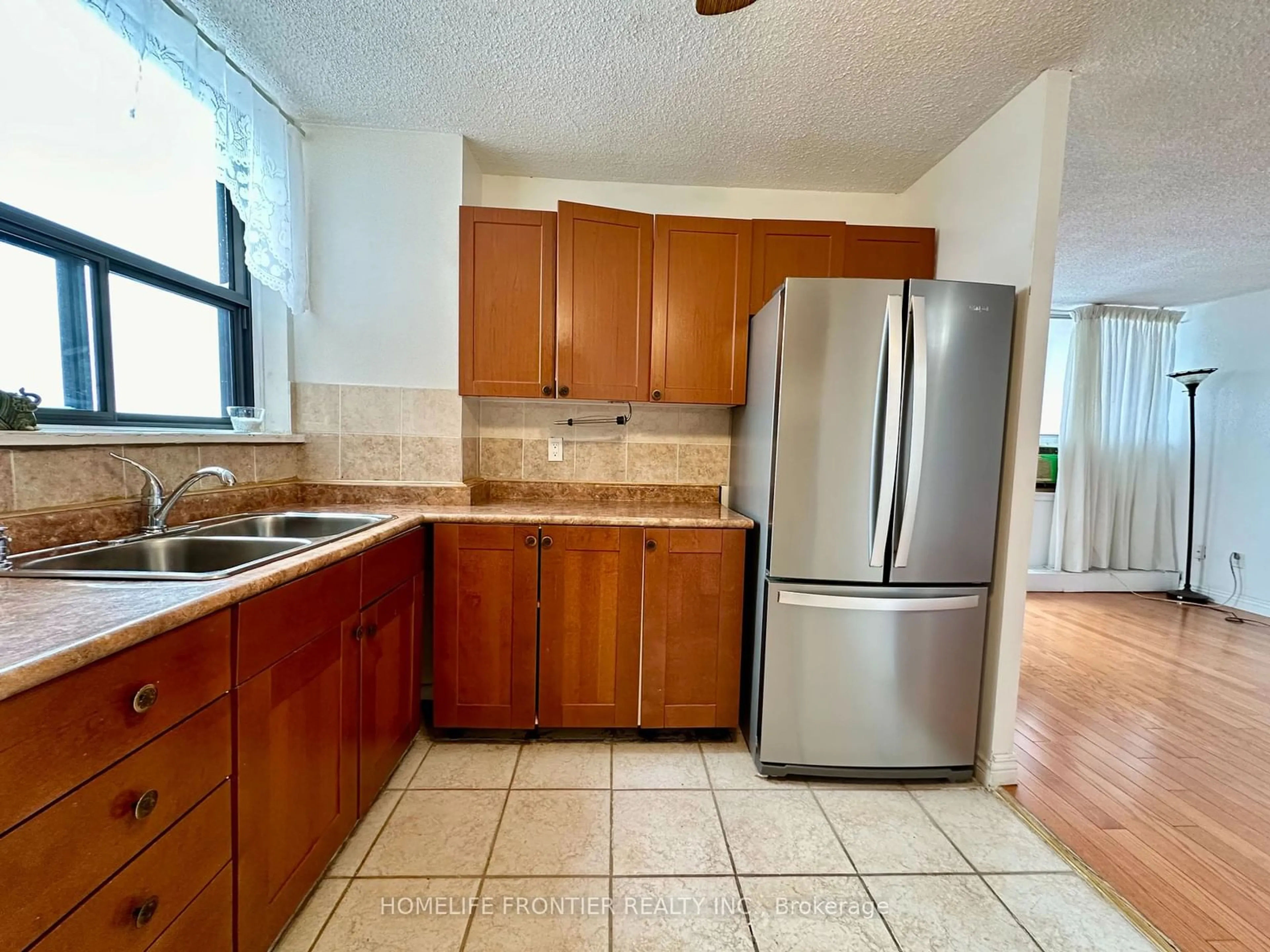 Standard kitchen, ceramic/tile floor for 100 Wingarden Crt #1915, Toronto Ontario M1B 2P4