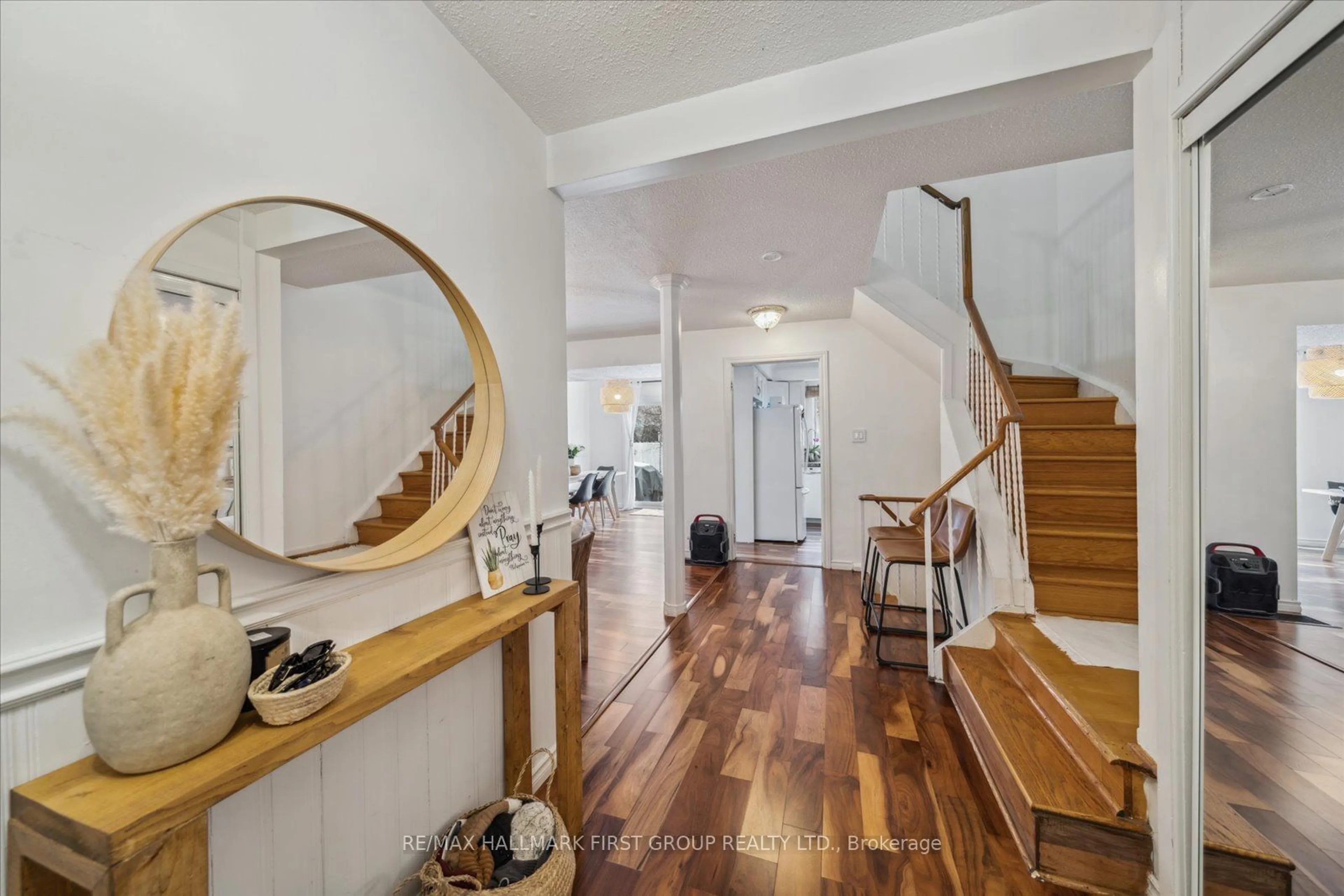 Indoor entryway for 1659 Dreyber Crt, Pickering Ontario L1V 3H8