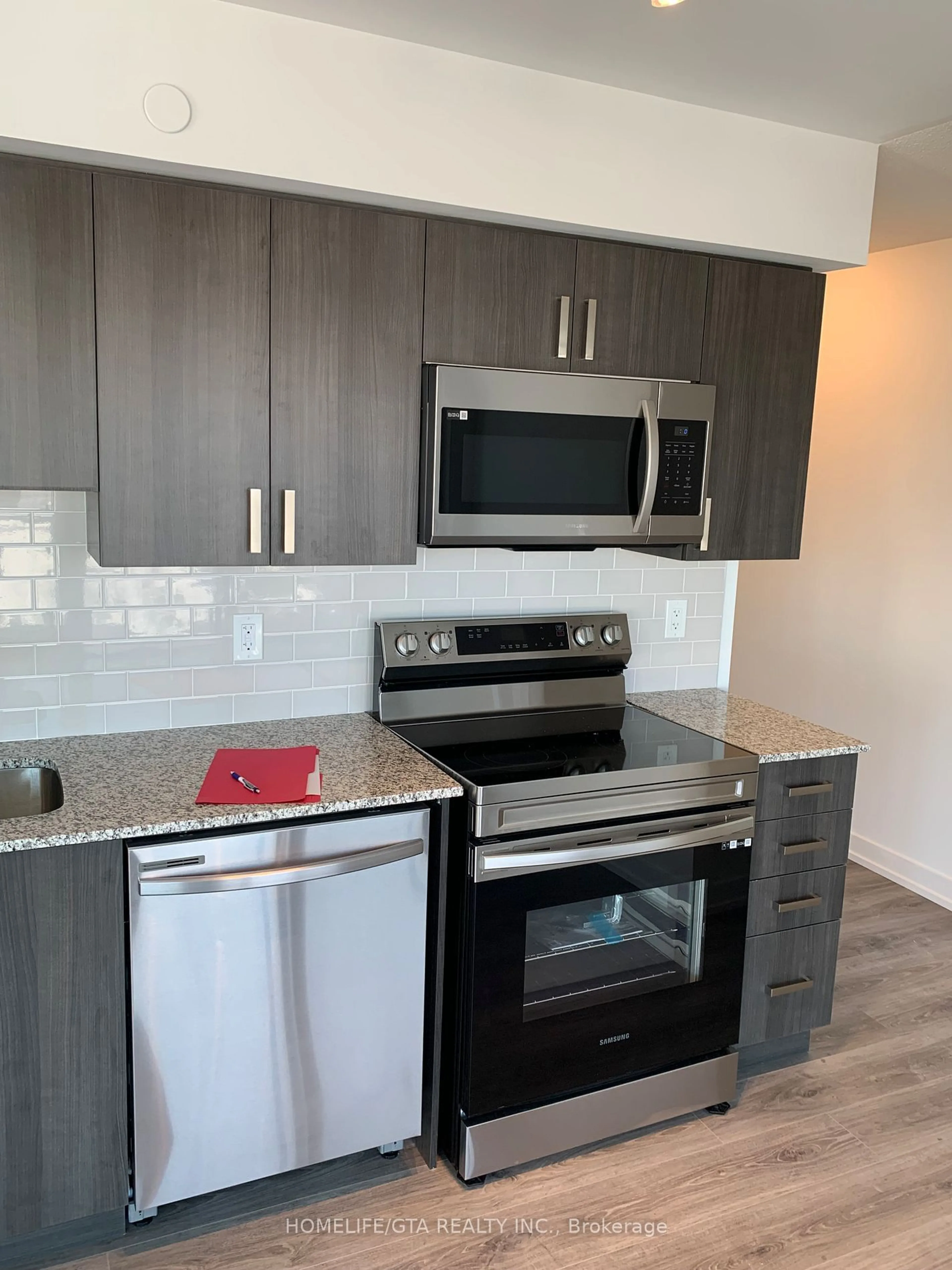 Standard kitchen, unknown for 1480 Bayly St #1105, Pickering Ontario L1W 3R5