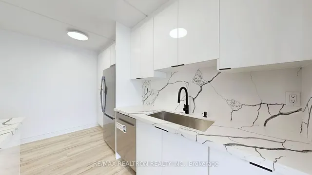 Additional property image - 2 Glamorgan Ave Unit 605