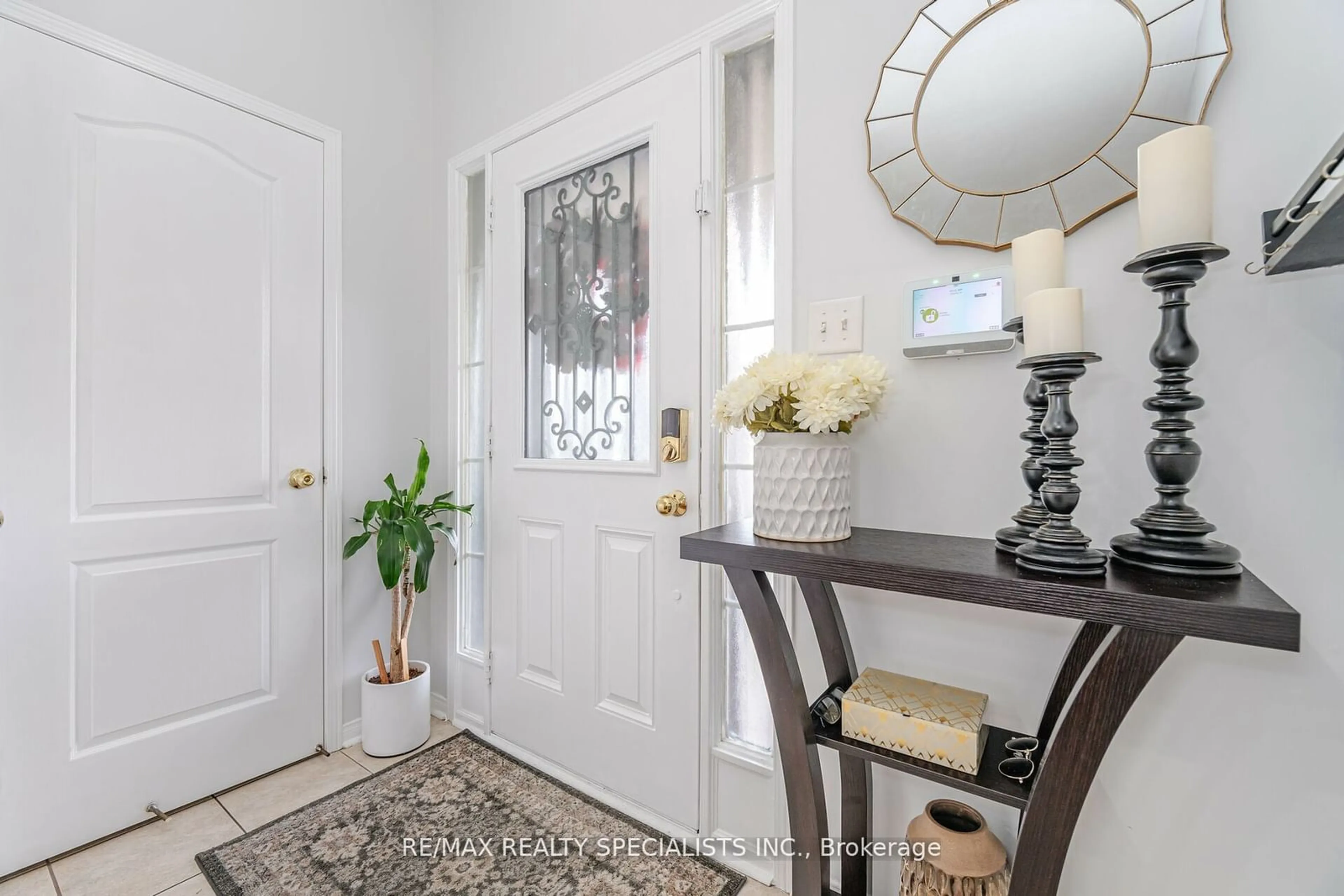 Indoor entryway for 59 Decourcy-Ireland Circ, Ajax Ontario L1T 0K6