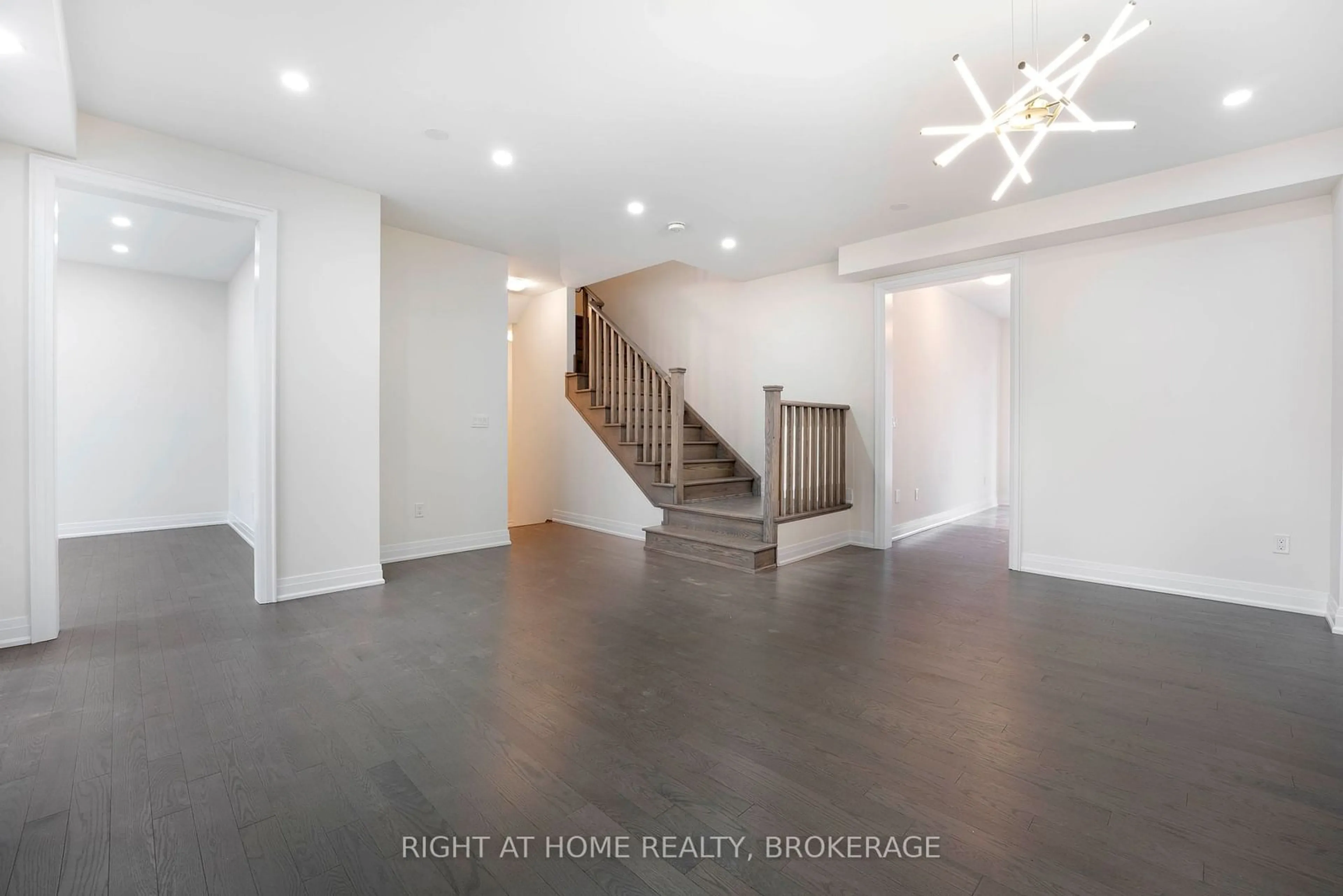 Indoor entryway for 19 HOAD St, Clarington Ontario L1B 0W1