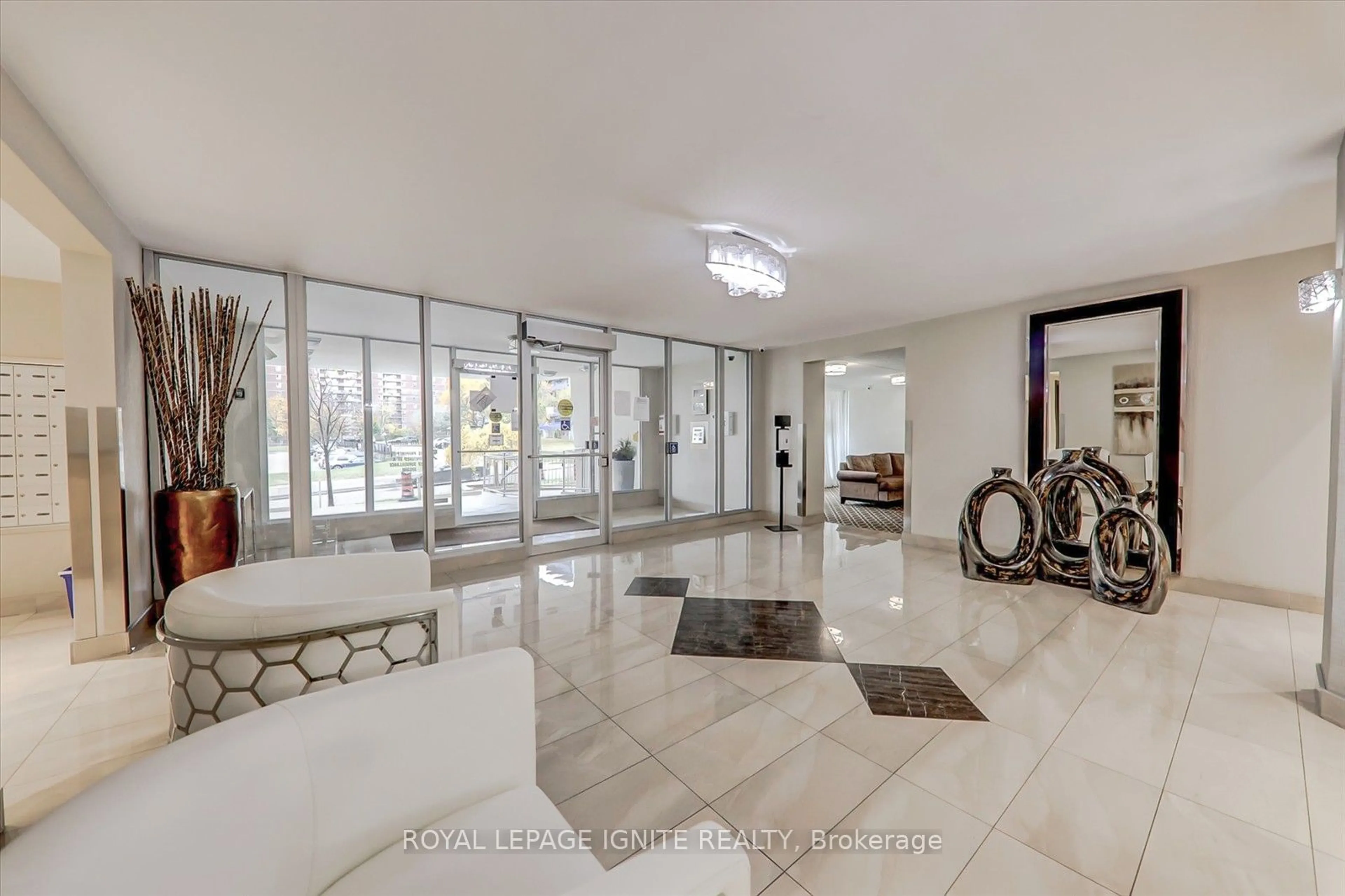 Lobby for 2 Glamorgan Ave #103, Toronto Ontario M1P 2M8