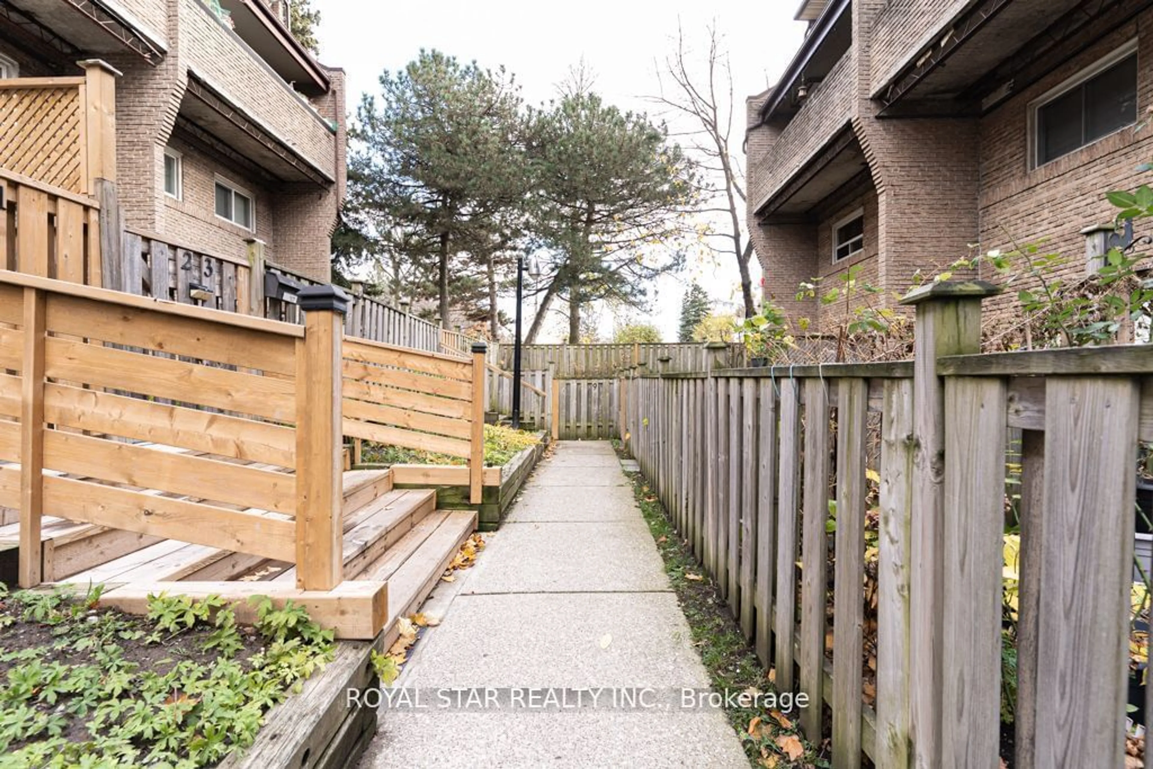 Patio, street for 91 Muir Dr #23, Toronto Ontario M1M 3T7