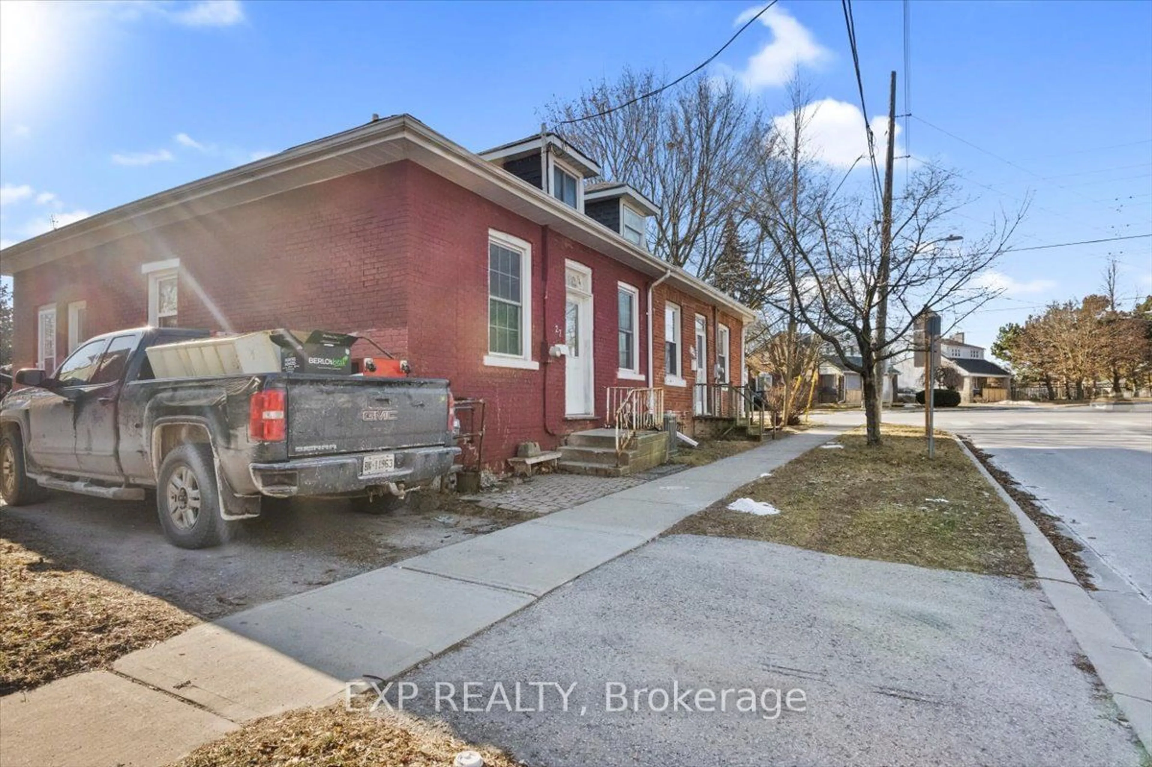 A pic from outside/outdoor area/front of a property/back of a property/a pic from drone, street for 27 Church St, Clarington Ontario L1C 1S4