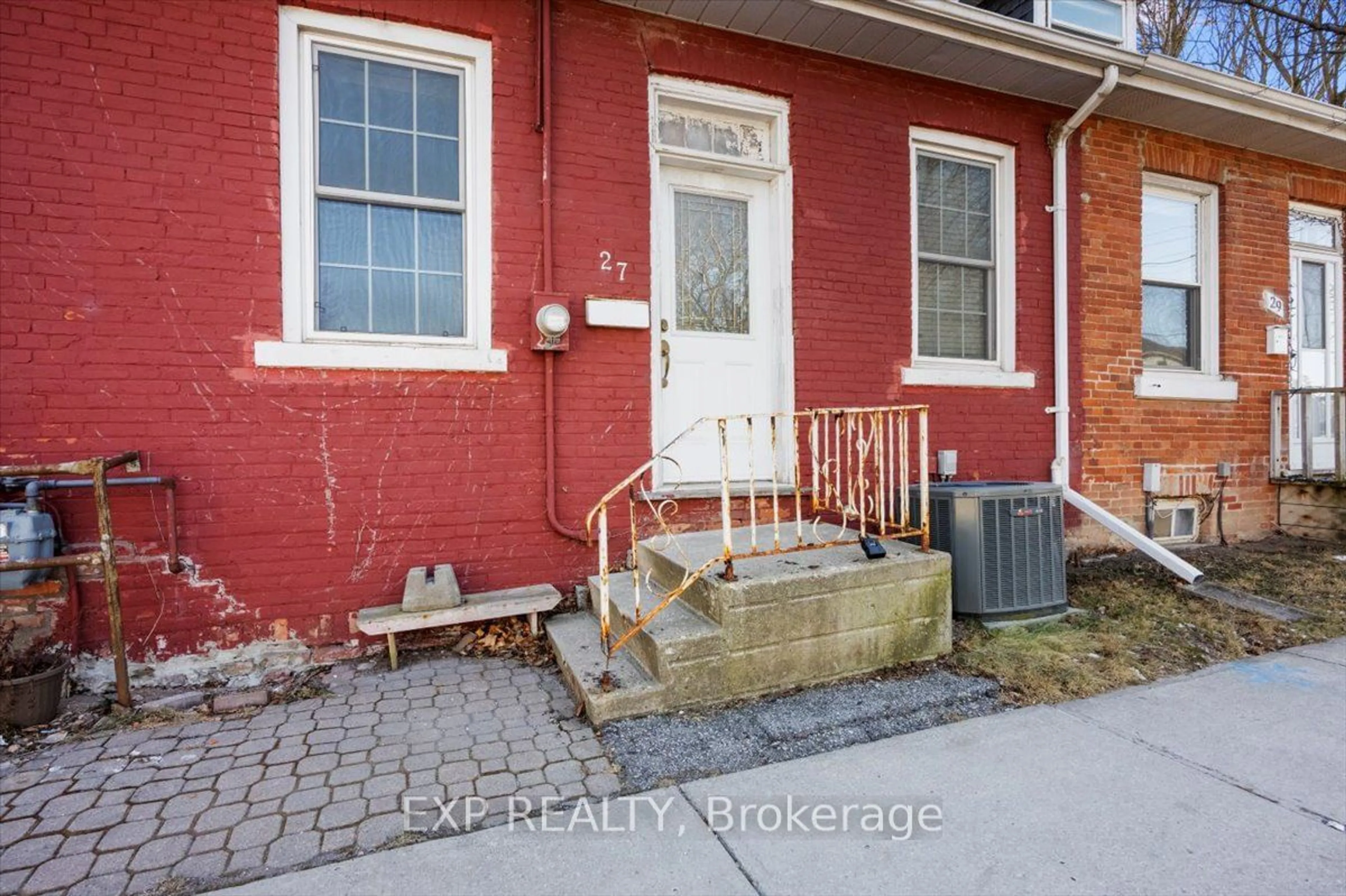 Indoor entryway for 27 Church St, Clarington Ontario L1C 1S4