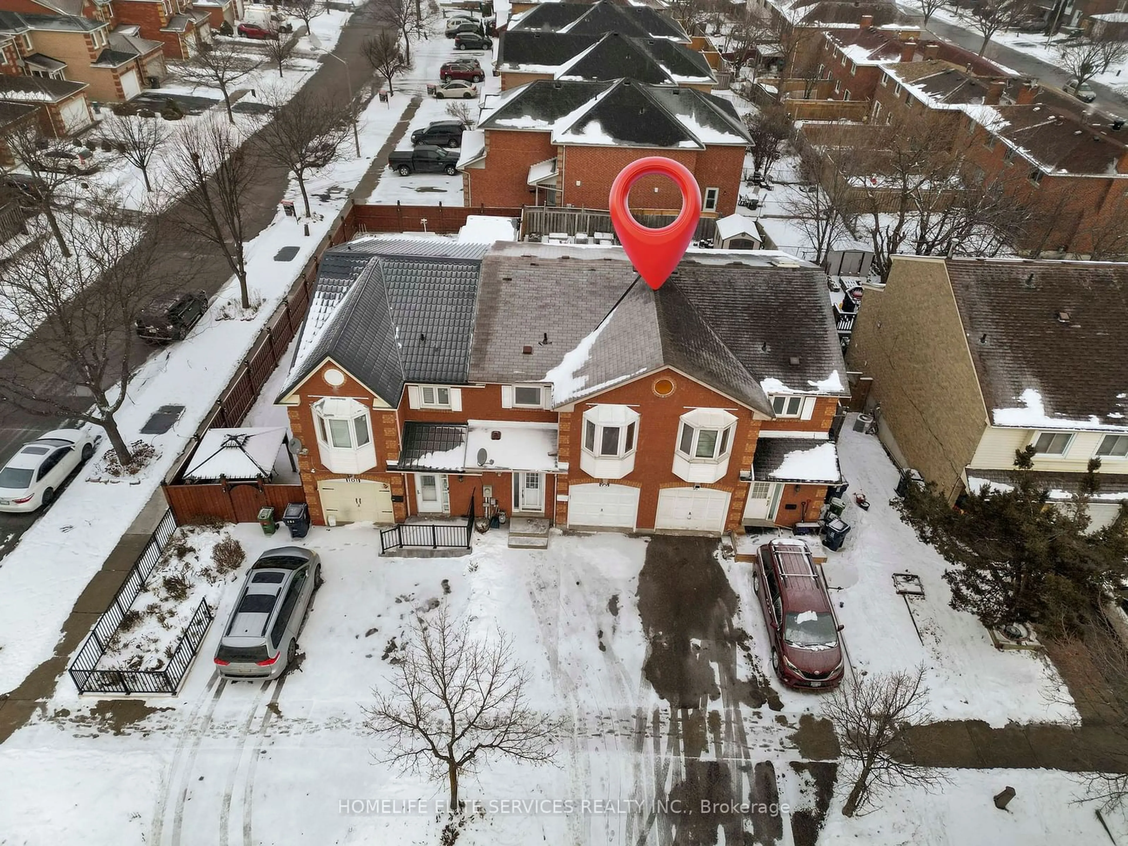 A pic from outside/outdoor area/front of a property/back of a property/a pic from drone, street for 99 Robbinstone Dr, Toronto Ontario M1B 2C4