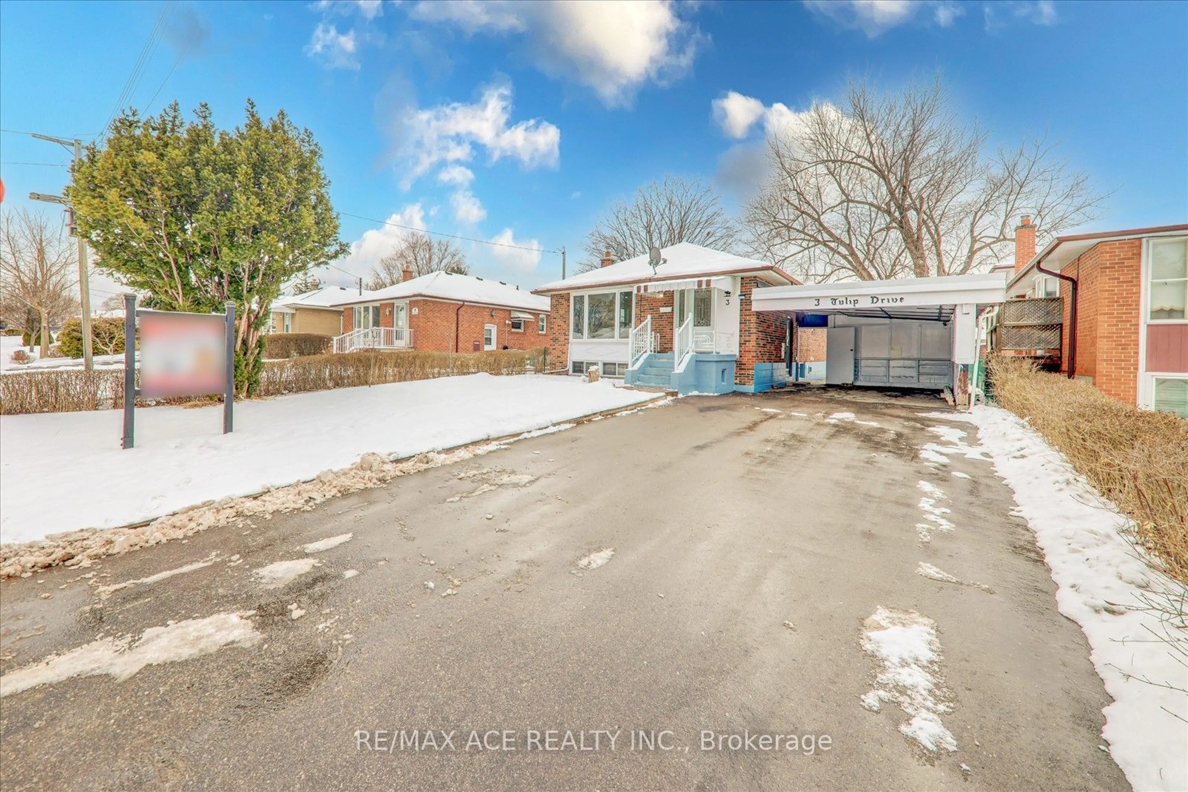 A pic from outside/outdoor area/front of a property/back of a property/a pic from drone, street for 3 Tulip Dr, Toronto Ontario M1R 4W3