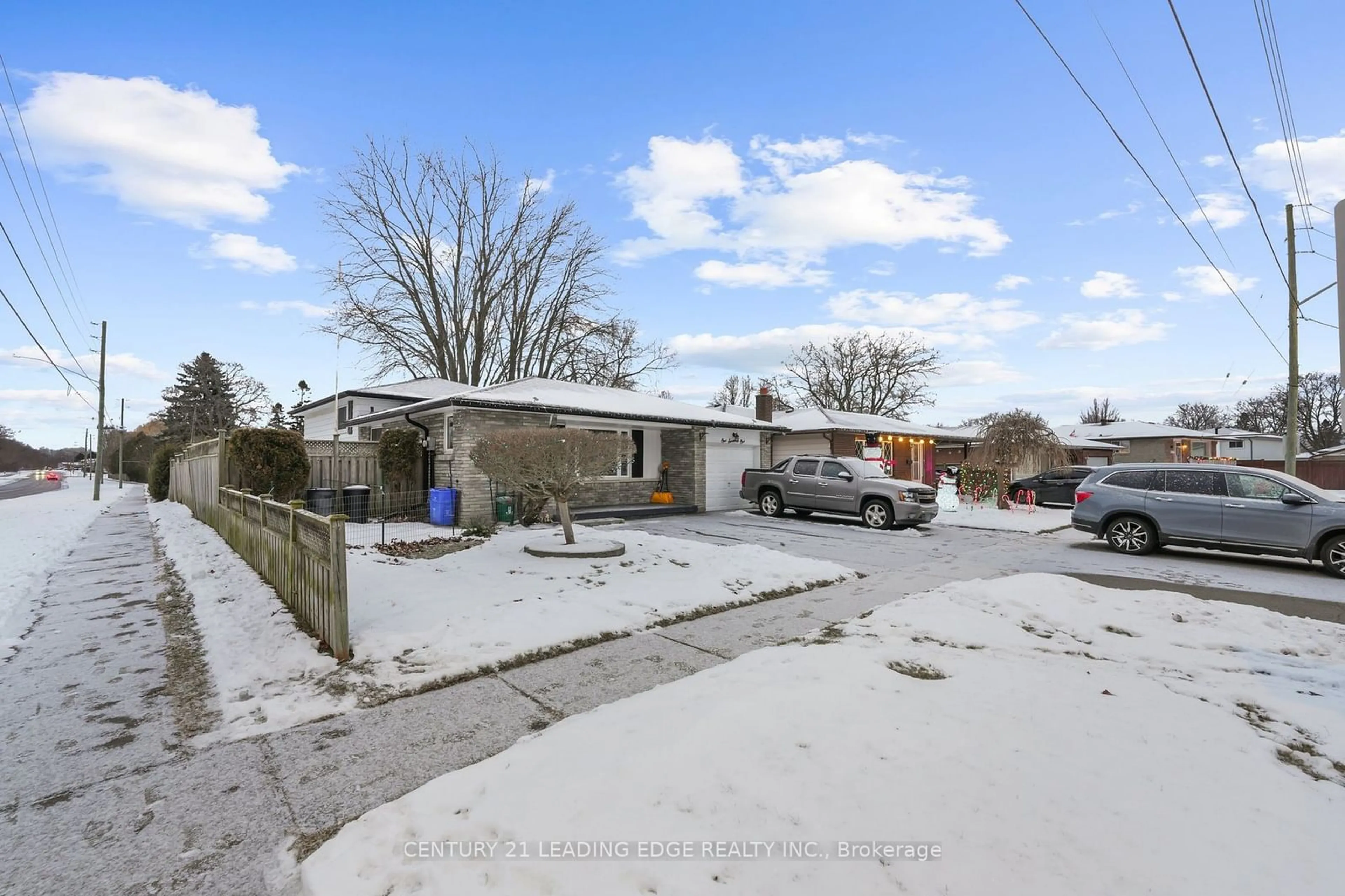 A pic from outside/outdoor area/front of a property/back of a property/a pic from drone, street for 171 Phillip Murray Ave, Oshawa Ontario L1J 1G6