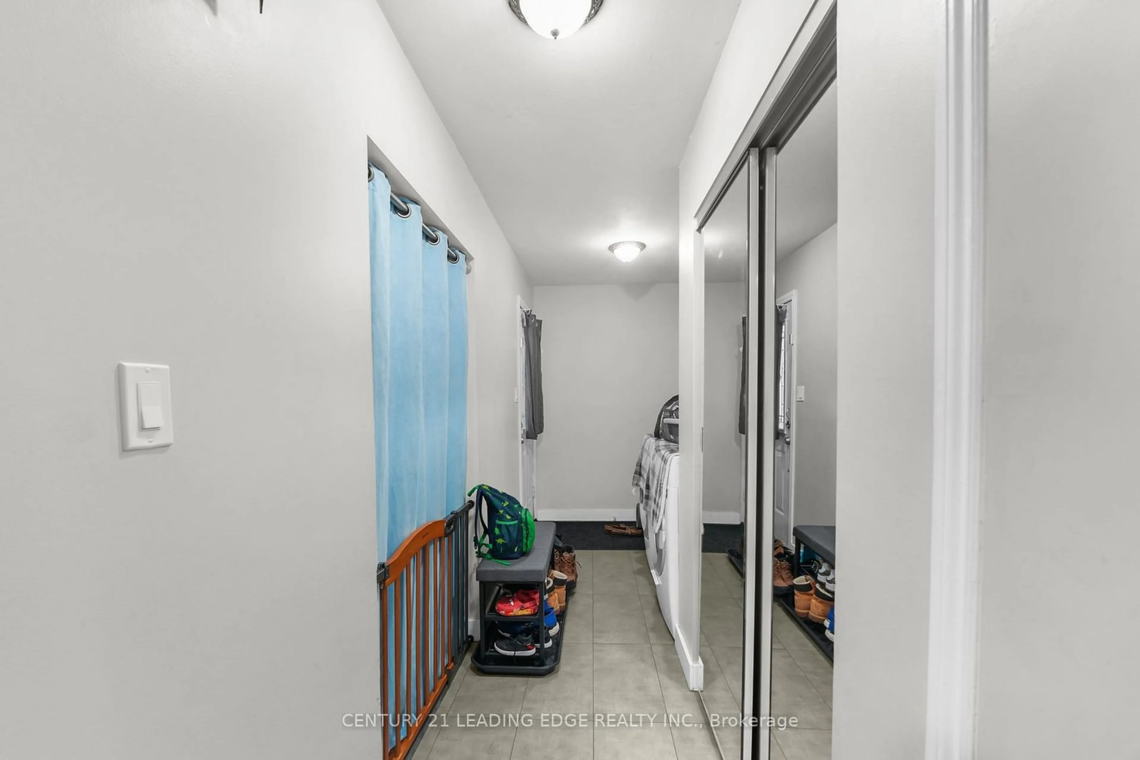 Indoor foyer for 171 Phillip Murray Ave, Oshawa Ontario L1J 1G6