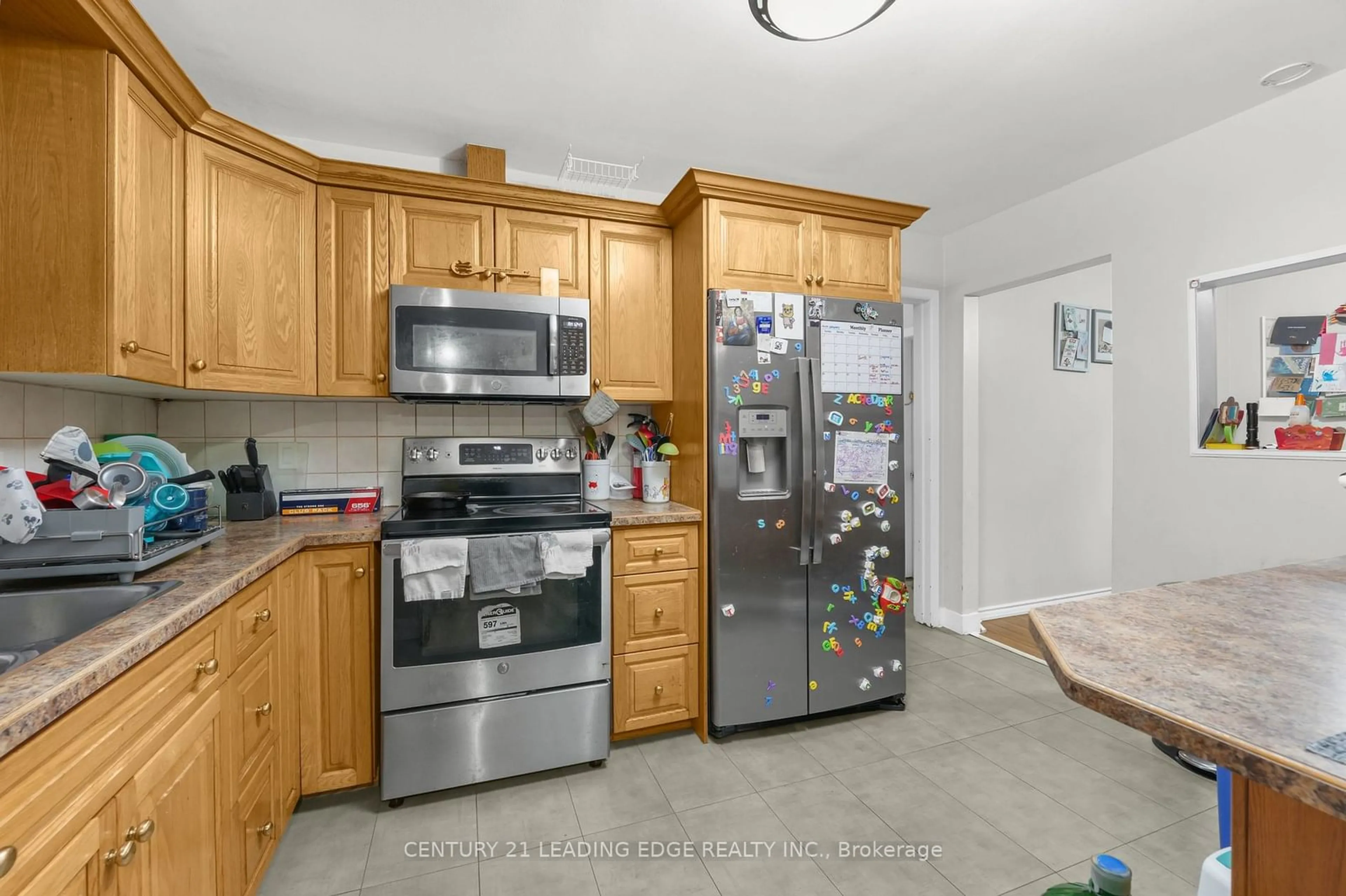 Standard kitchen, ceramic/tile floor for 171 Phillip Murray Ave, Oshawa Ontario L1J 1G6