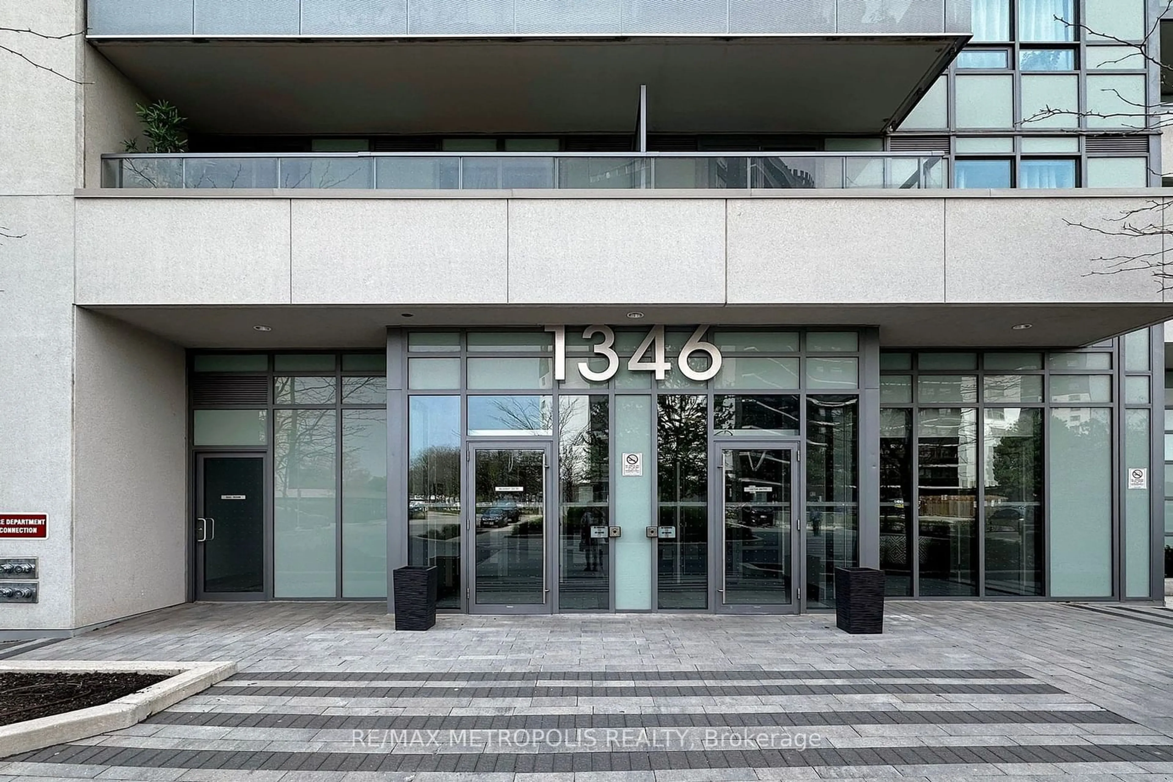 Indoor foyer for 1346 Danforth Rd #413, Toronto Ontario M1J 0A9