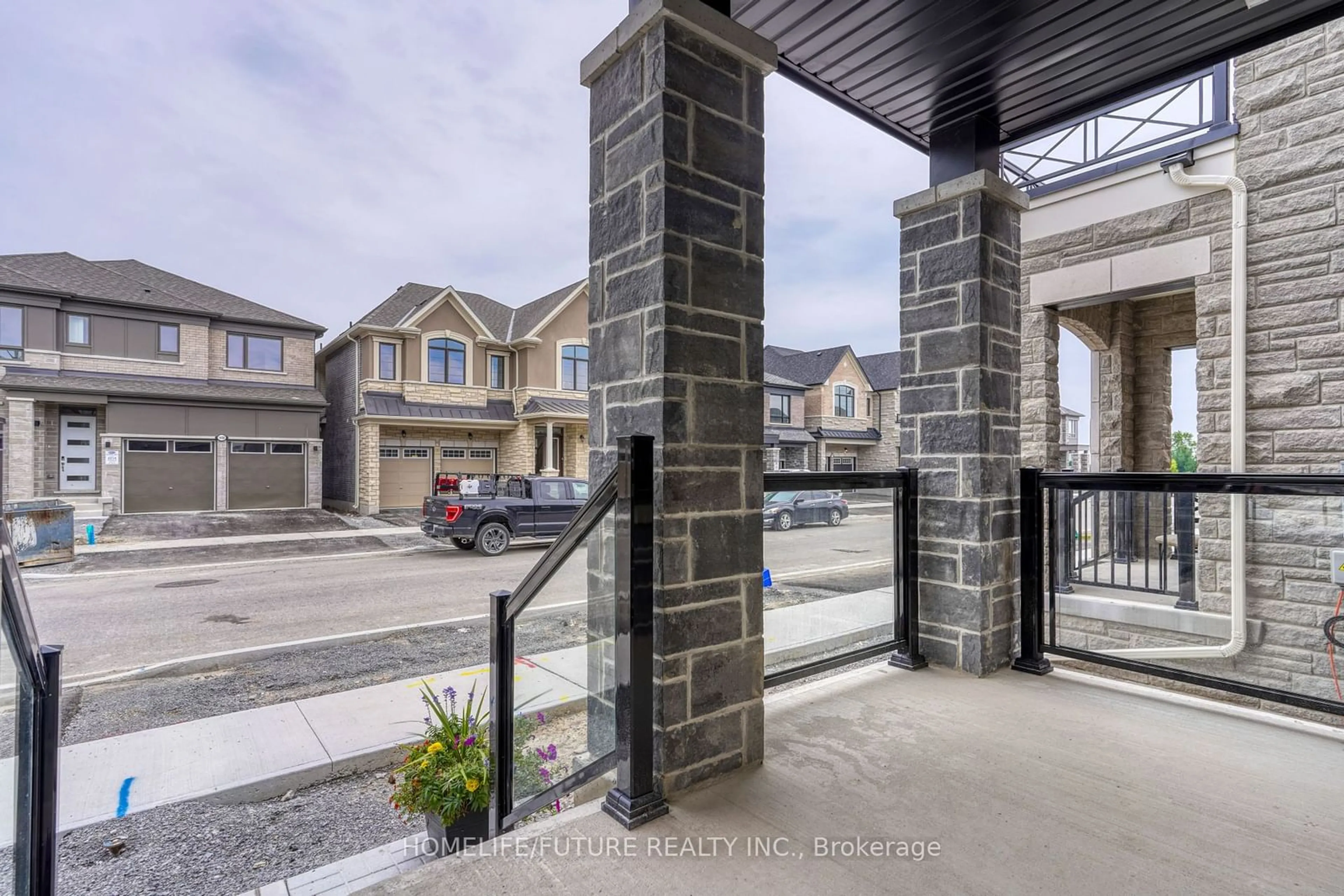 Unknown for 1481 Mockingbird Sq, Pickering Ontario L1X 0N8