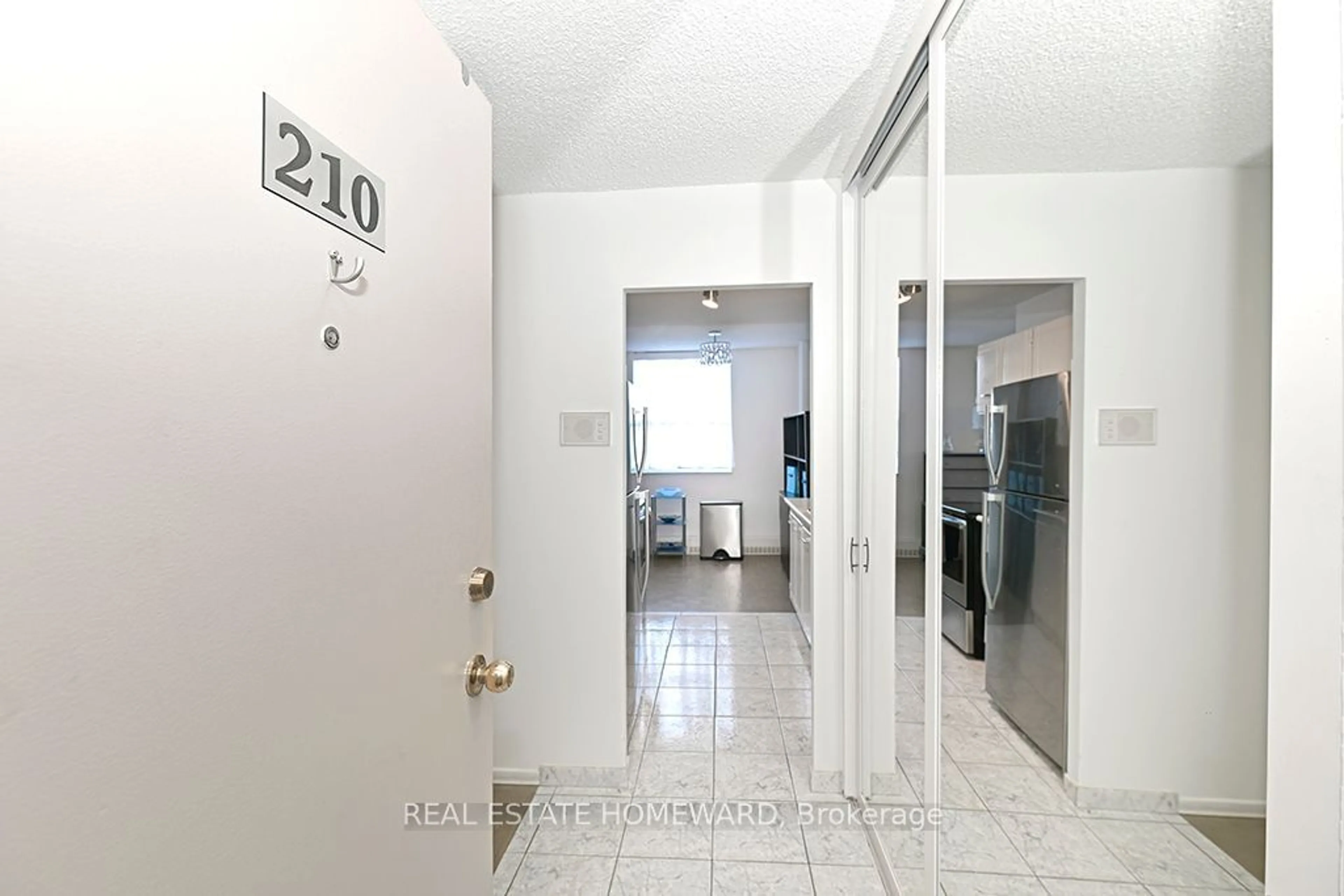 Indoor foyer for 1071 Woodbine Ave #210, Toronto Ontario M4C 4C2