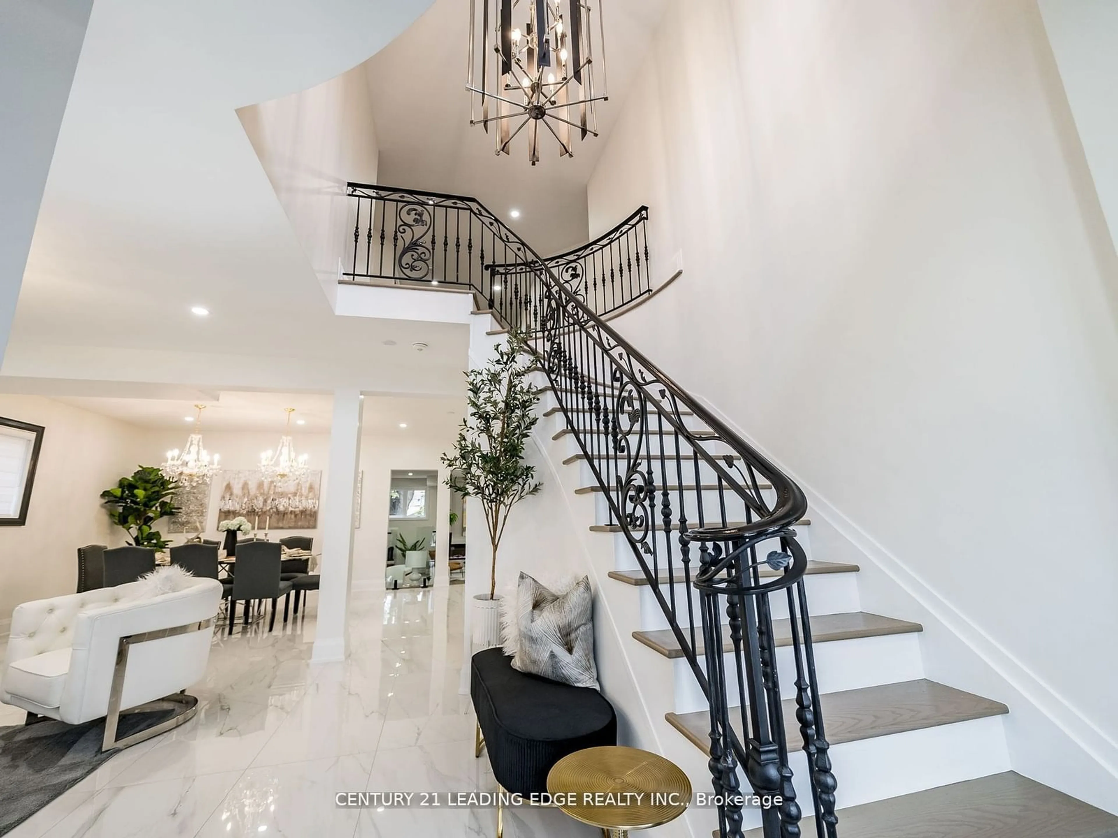 Indoor foyer for 134 Manse Rd, Toronto Ontario M1E 3V1