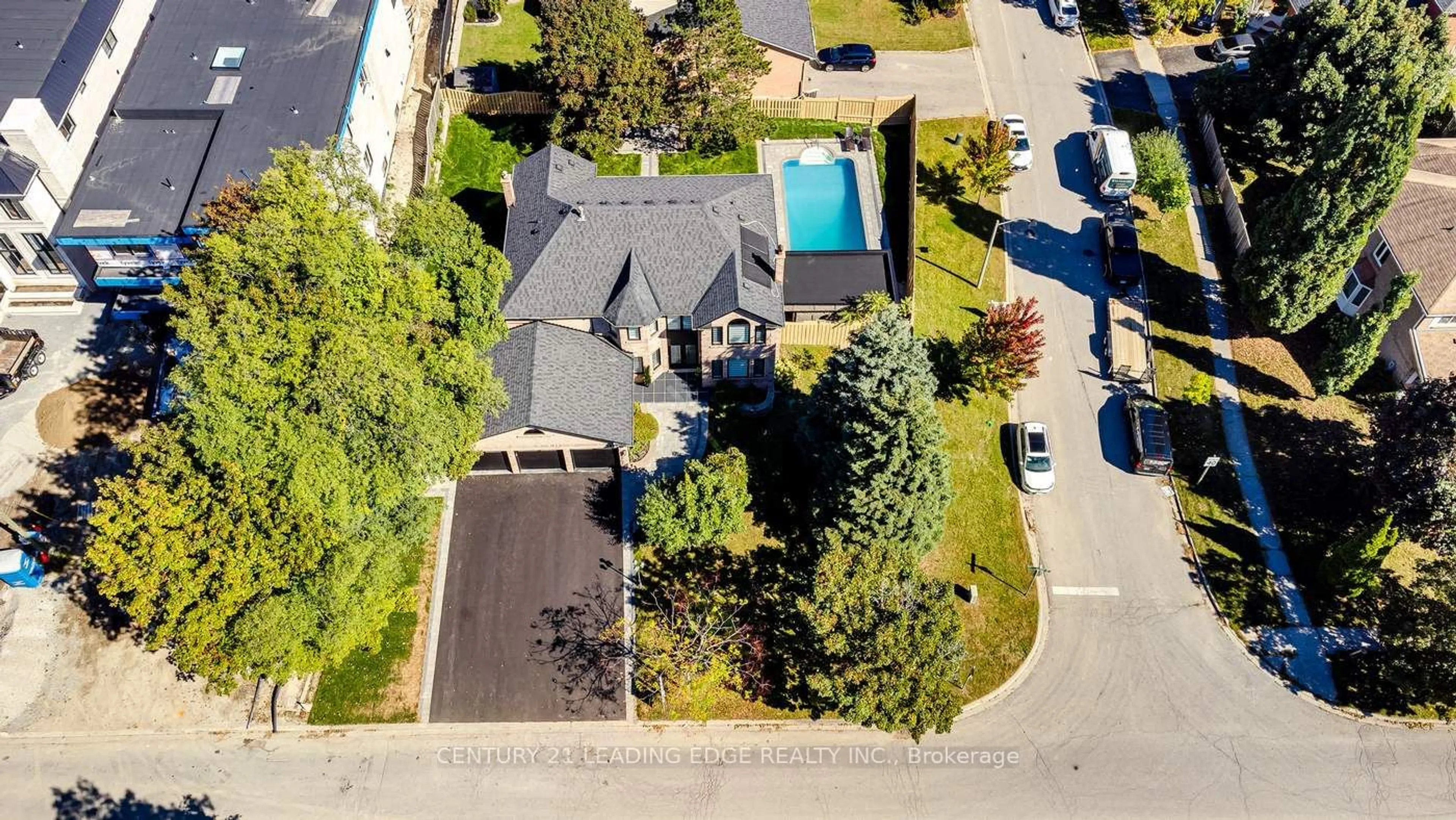 A pic from outside/outdoor area/front of a property/back of a property/a pic from drone, street for 1371 Rougemount Dr, Pickering Ontario L1V 1N2