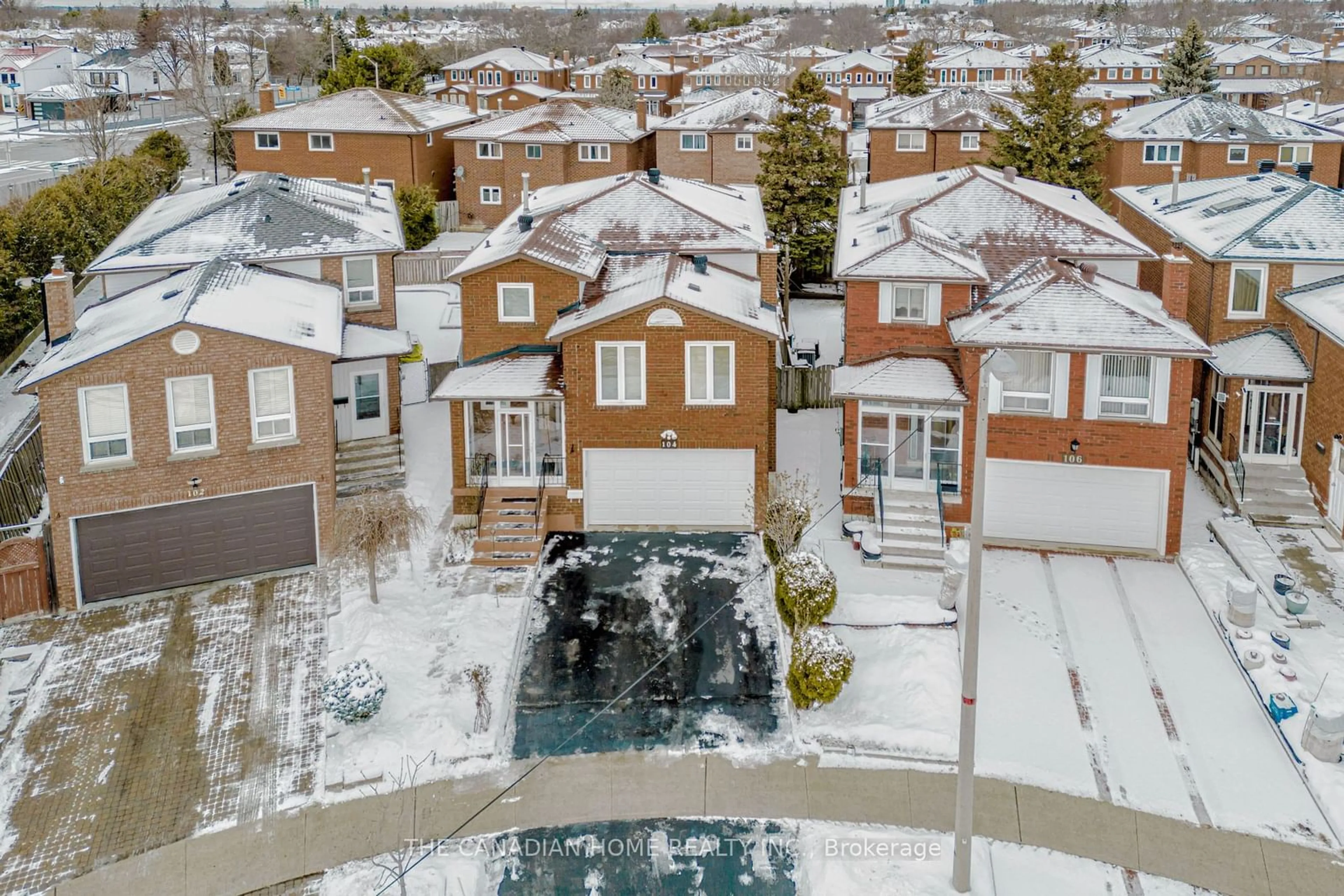 A pic from outside/outdoor area/front of a property/back of a property/a pic from drone, city buildings view from balcony for 104 BURNT BARK Dr, Toronto Ontario M1V 3J8