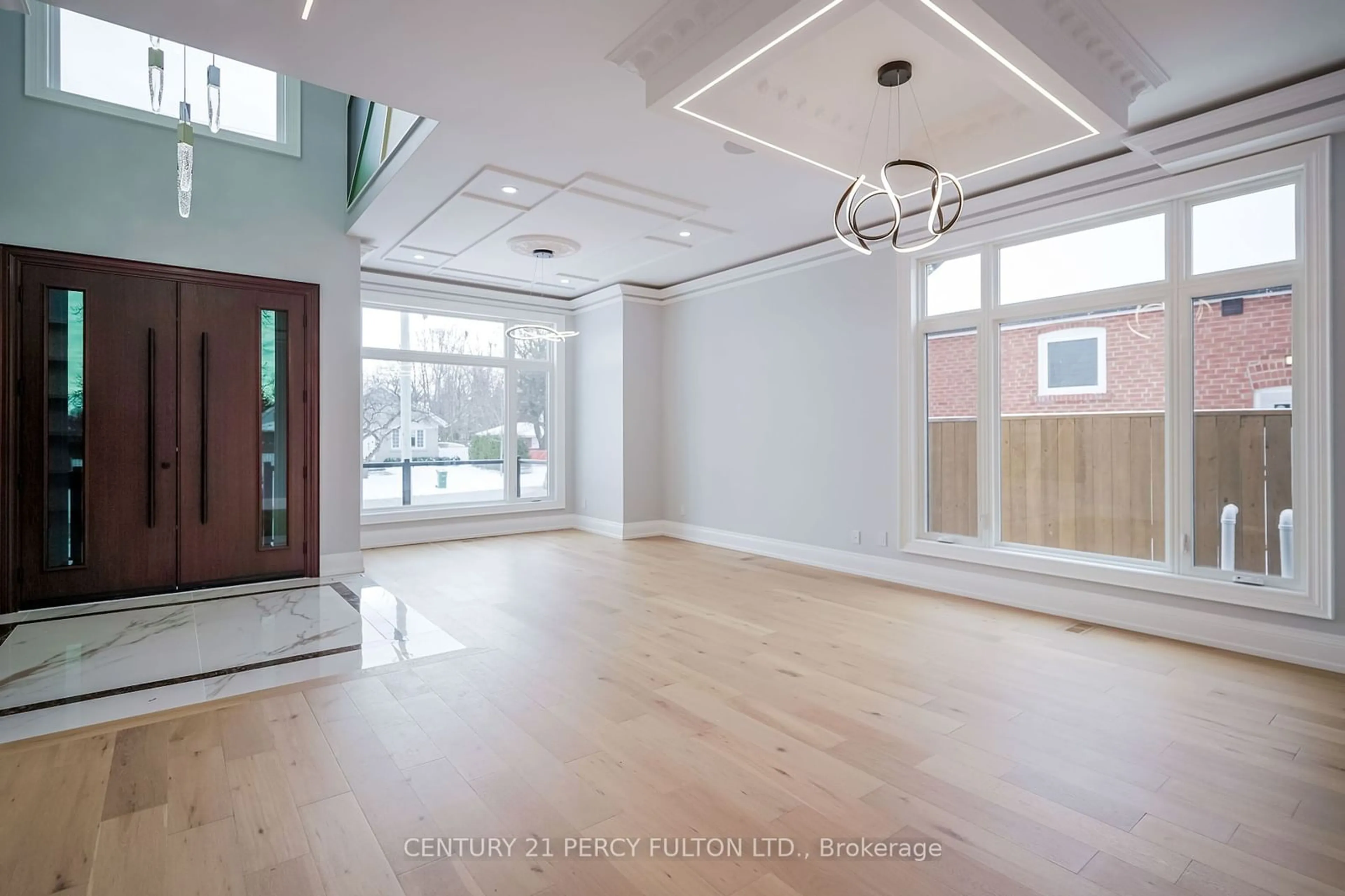 Indoor foyer for 186 Phyllis Ave, Toronto Ontario M1M 1Y8