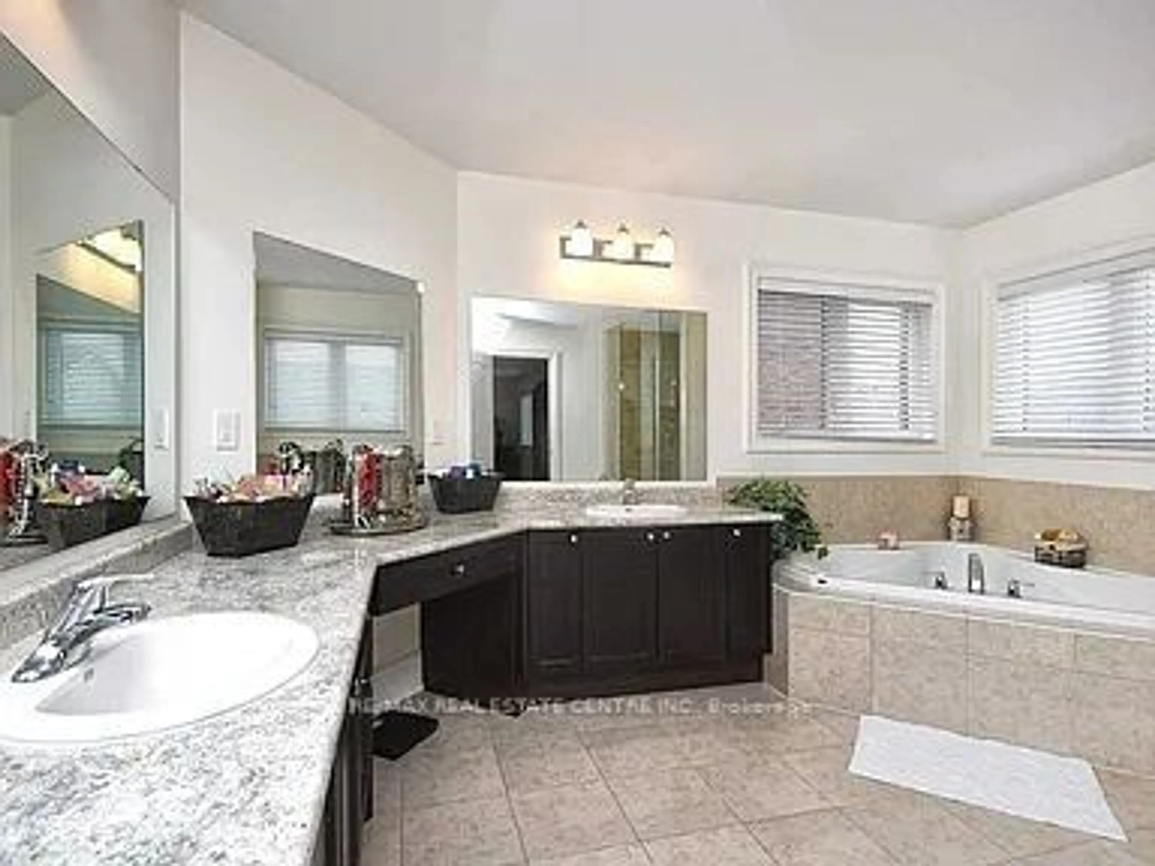 Contemporary bathroom, ceramic/tile floor for 1981 Kurelo Dr, Oshawa Ontario L1K 0W8