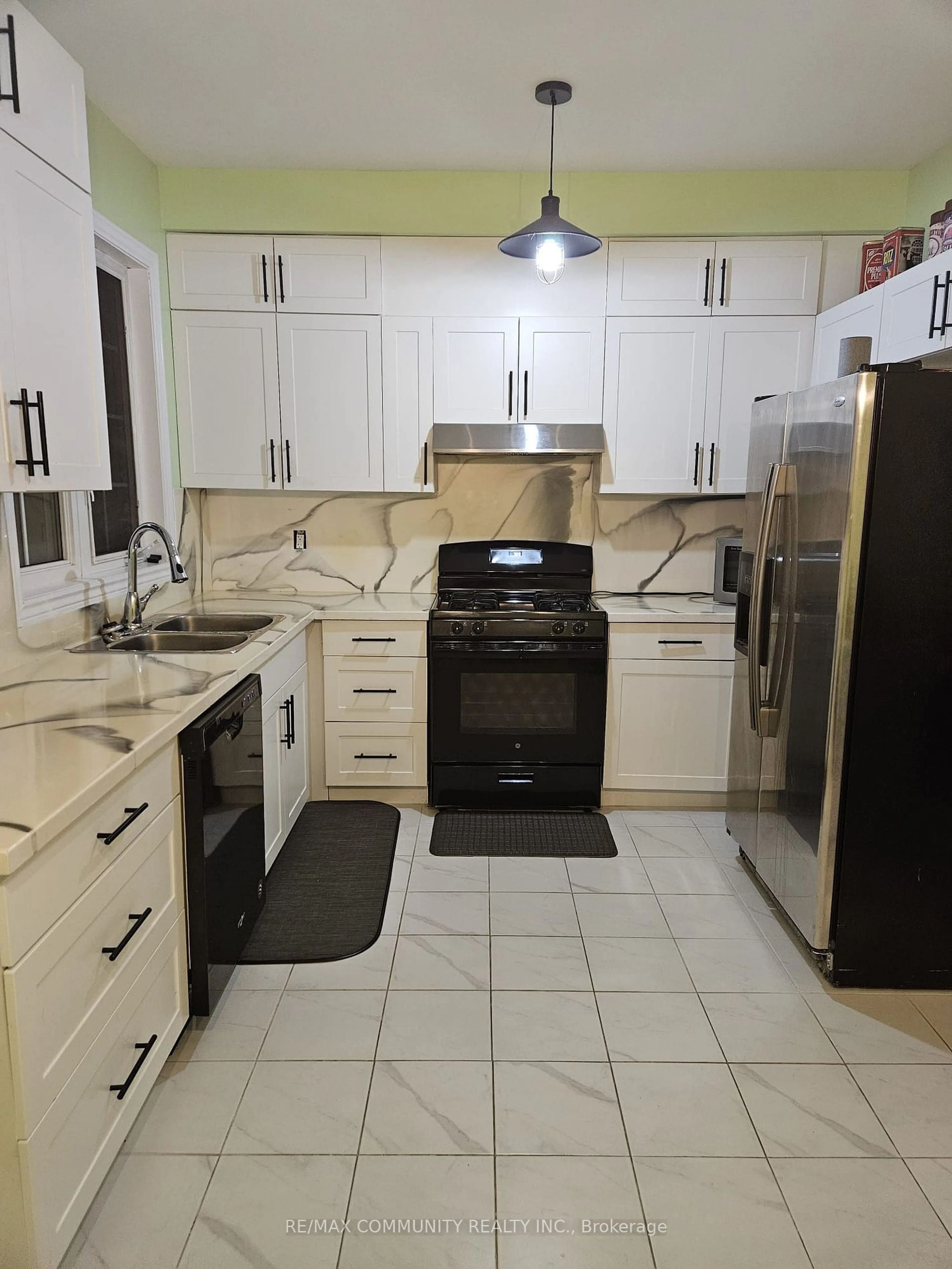 Standard kitchen, ceramic/tile floor for 25 Annable Lane #34, Ajax Ontario L1S 7S6