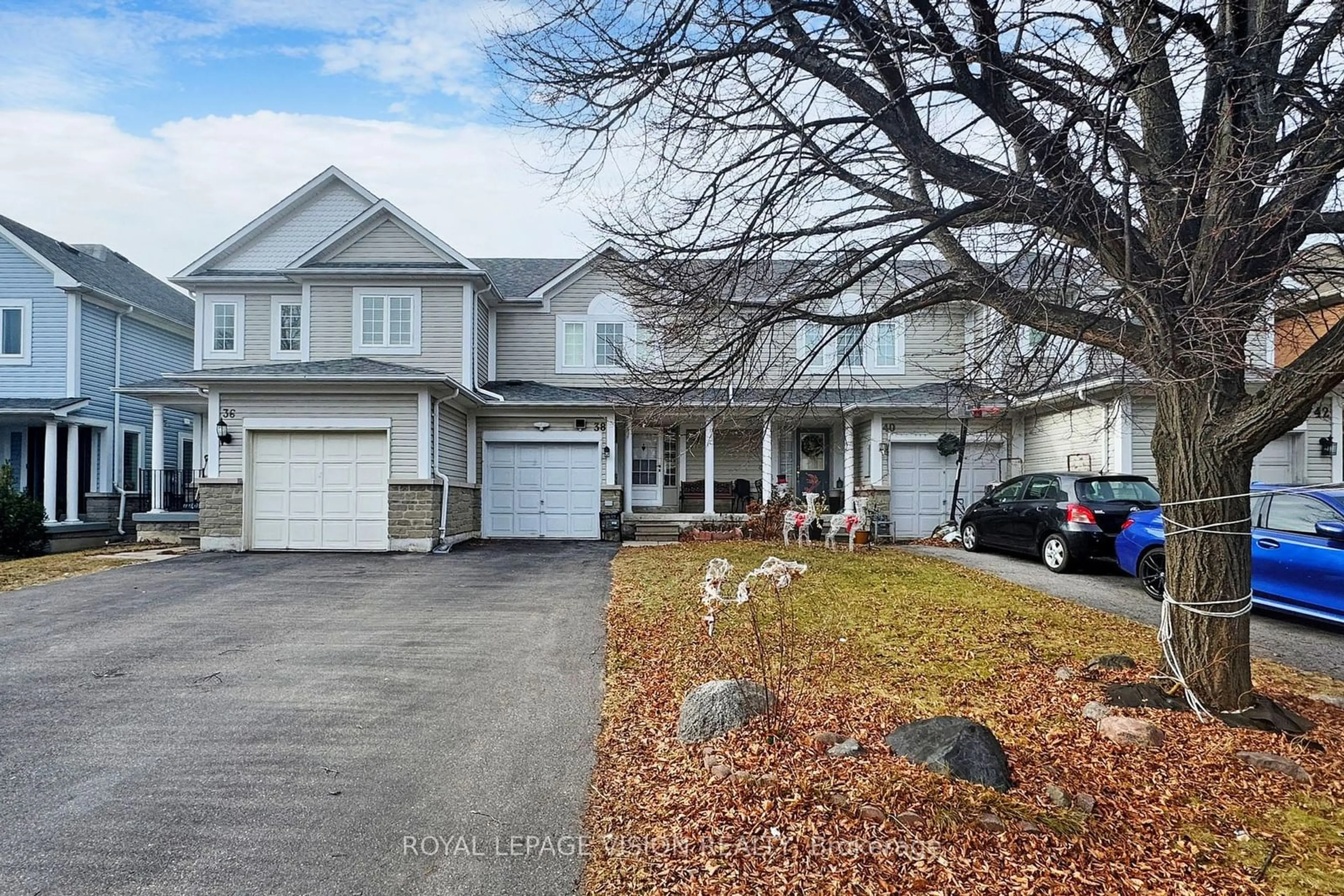 A pic from outside/outdoor area/front of a property/back of a property/a pic from drone, street for 38 Eastport Dr, Toronto Ontario M1C 5C4