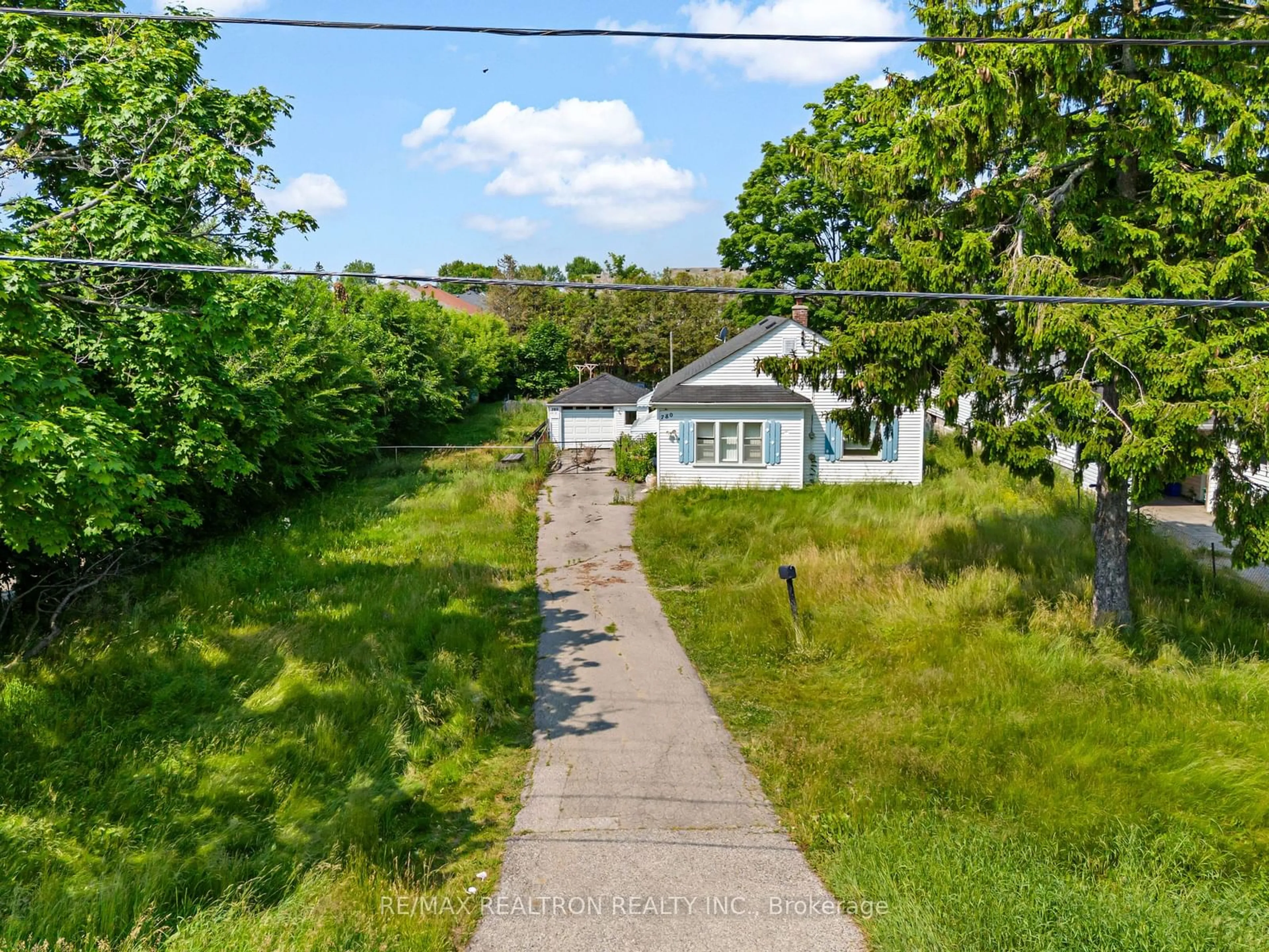 A pic from outside/outdoor area/front of a property/back of a property/a pic from drone, street for 780 Liverpool Rd, Pickering Ontario L1W 1S1