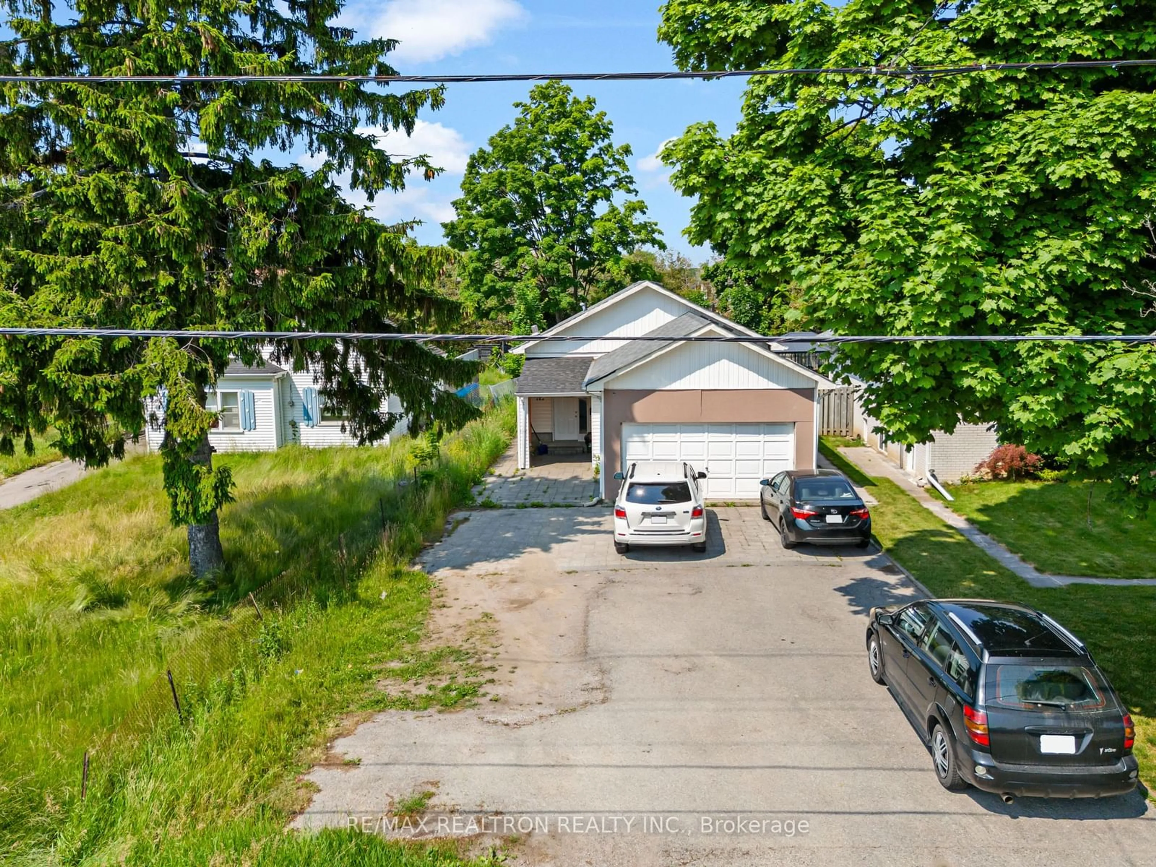 A pic from outside/outdoor area/front of a property/back of a property/a pic from drone, street for 782 Liverpool Rd, Pickering Ontario L1W 1S1