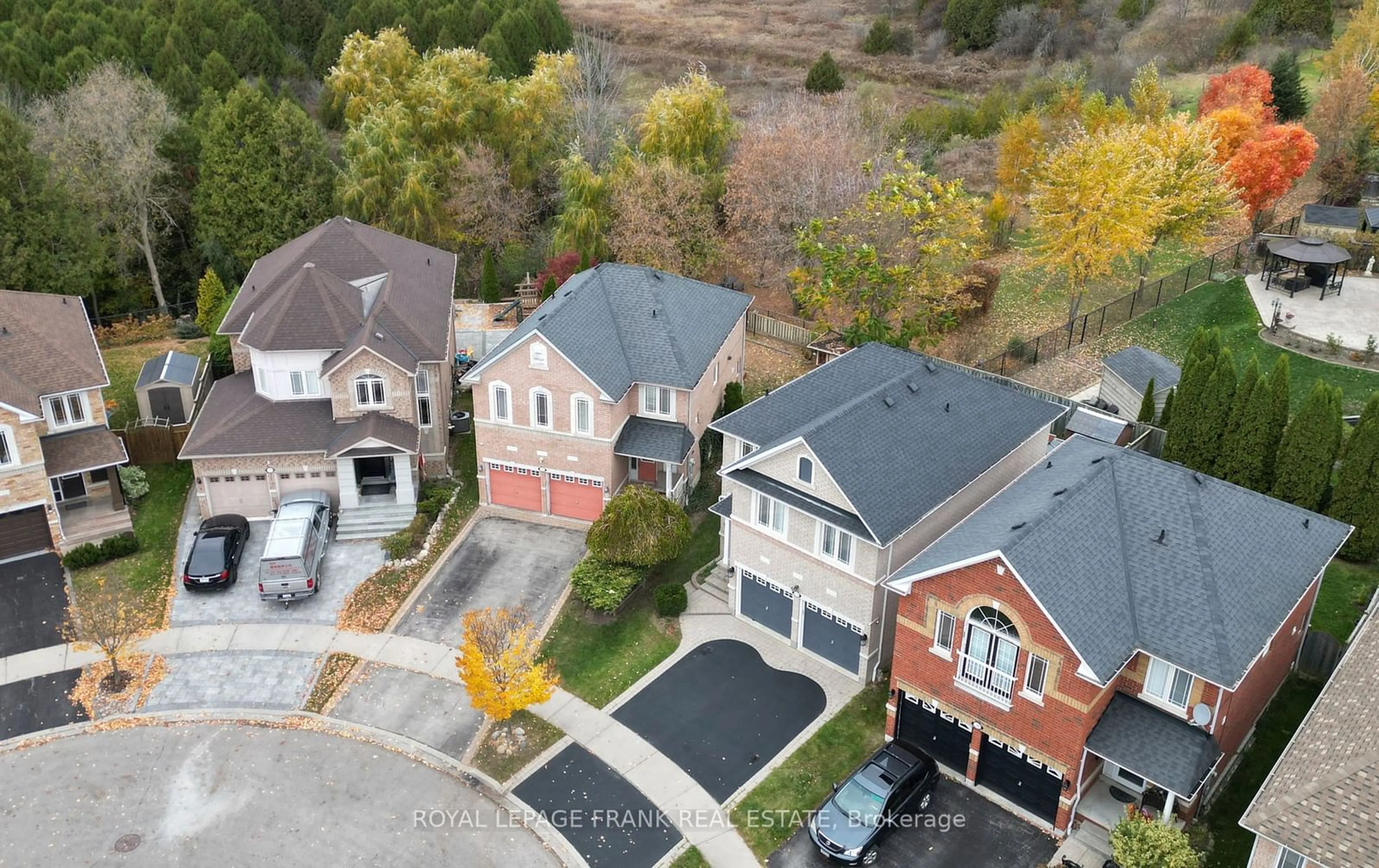 A pic from outside/outdoor area/front of a property/back of a property/a pic from drone, street for 77 Harty Cres, Ajax Ontario L1T 4E7