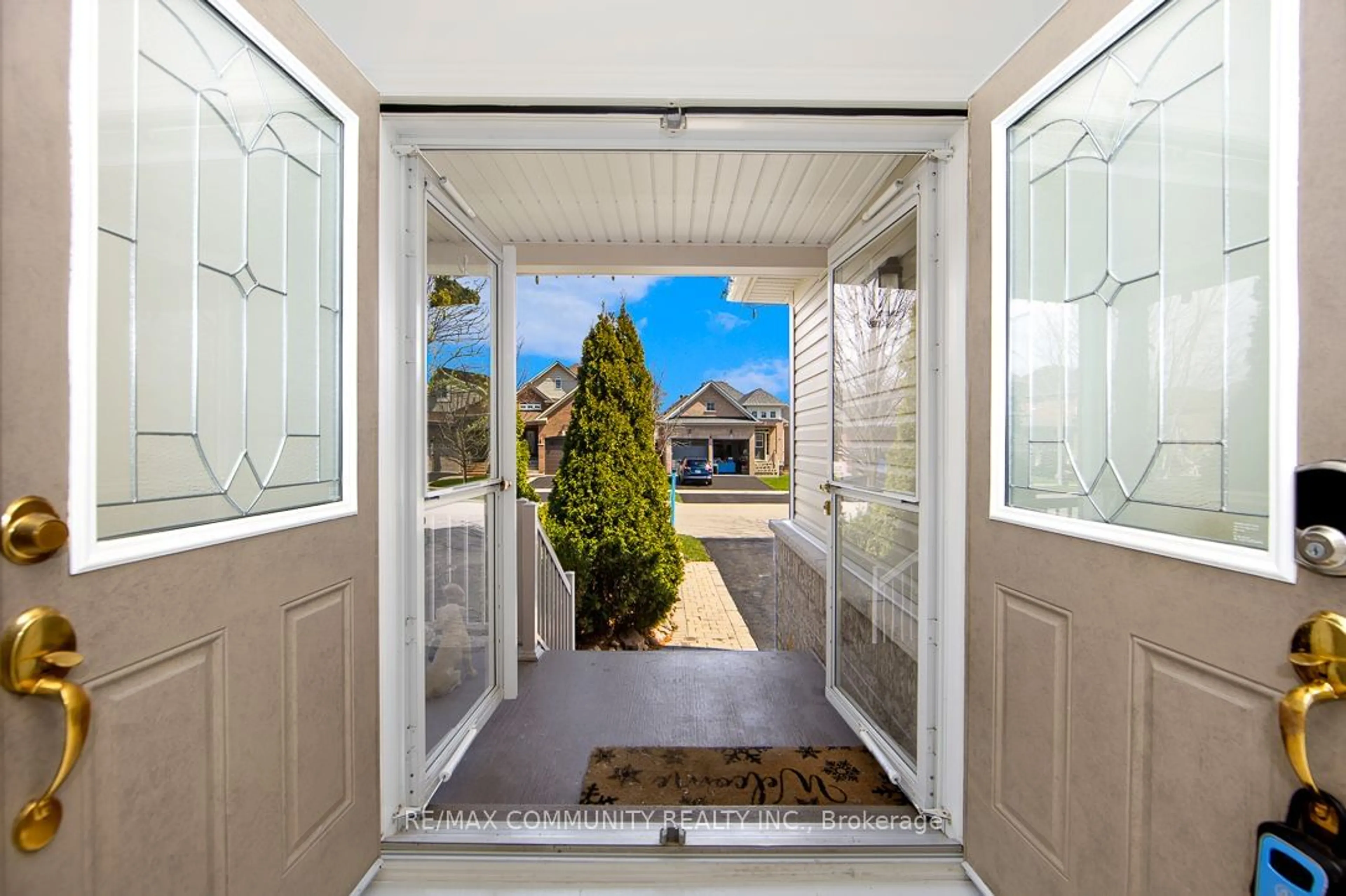 Indoor entryway for 36 Alfred Shrubb Lane, Clarington Ontario L1C 0B2