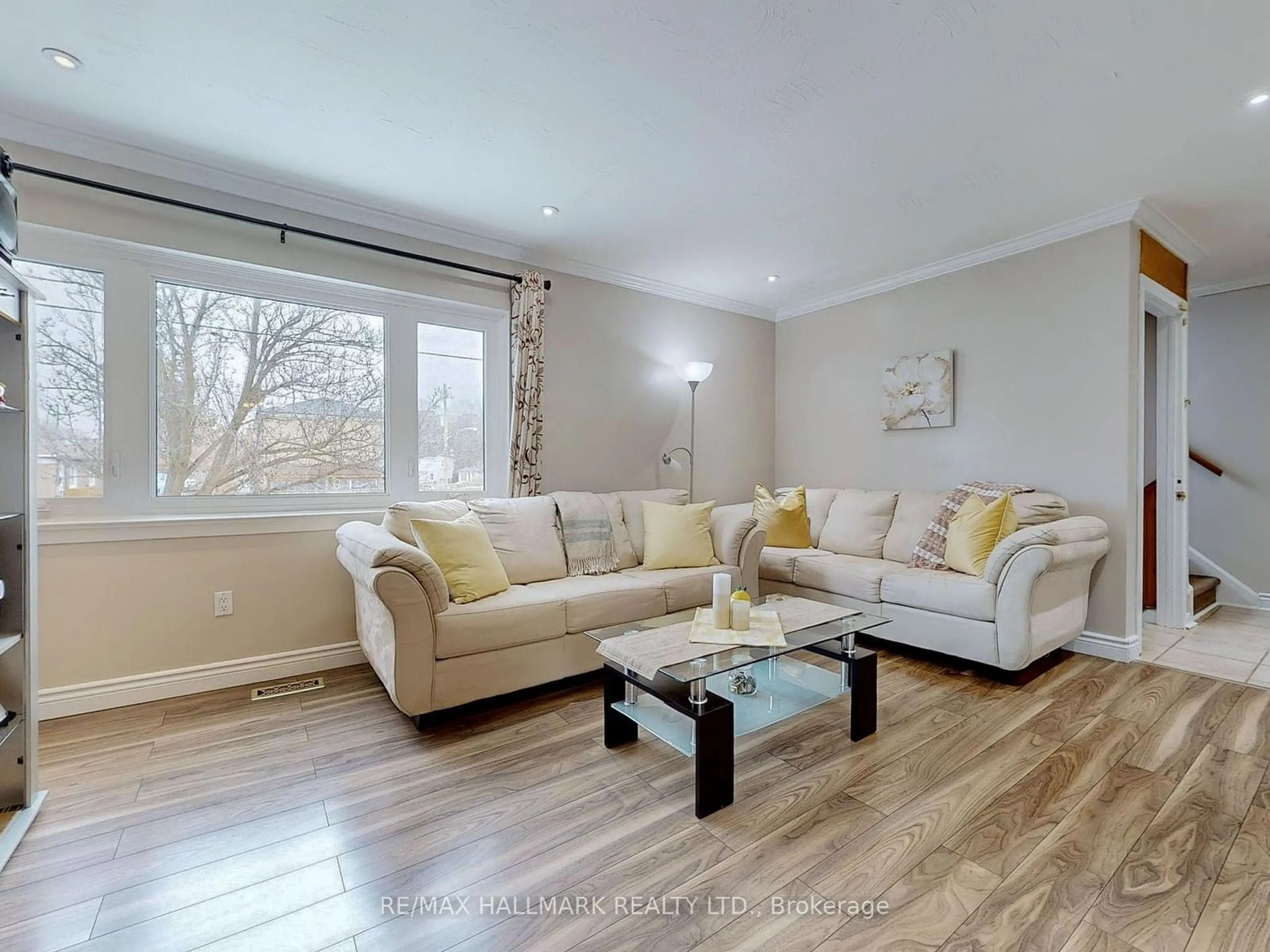 Living room with furniture, wood/laminate floor for 116 Overture Rd, Toronto Ontario M1E 2W4