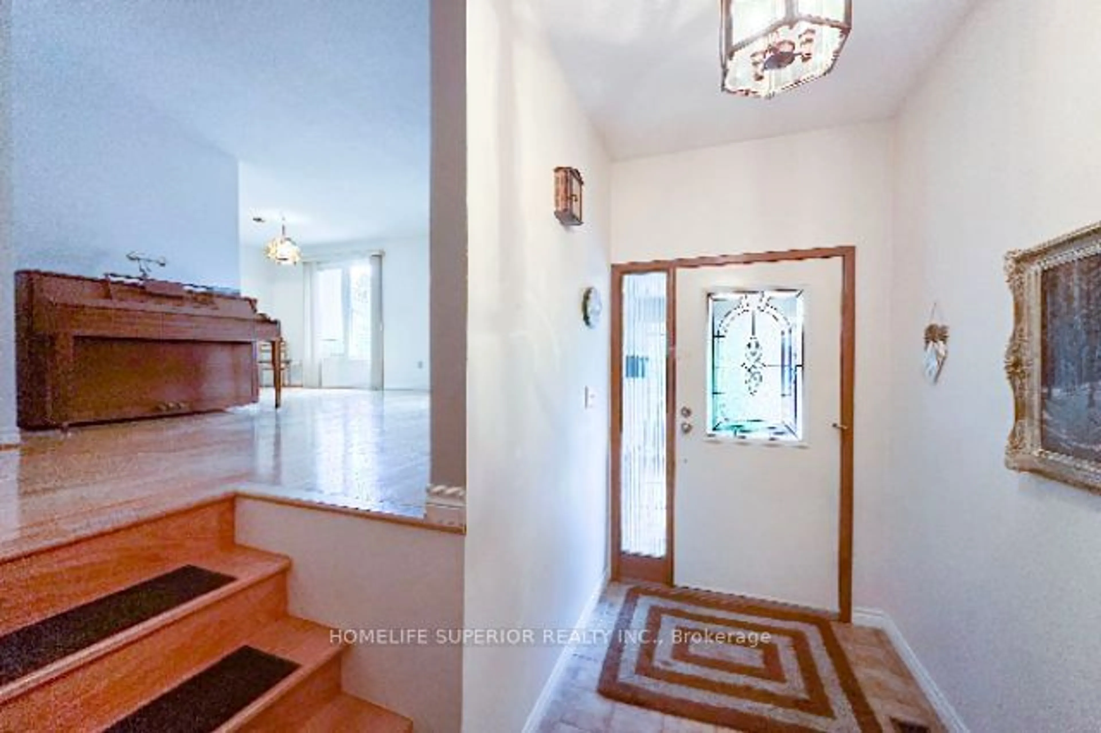 Indoor foyer for 1946 Spruce Hill Rd, Pickering Ontario L1V 1S7