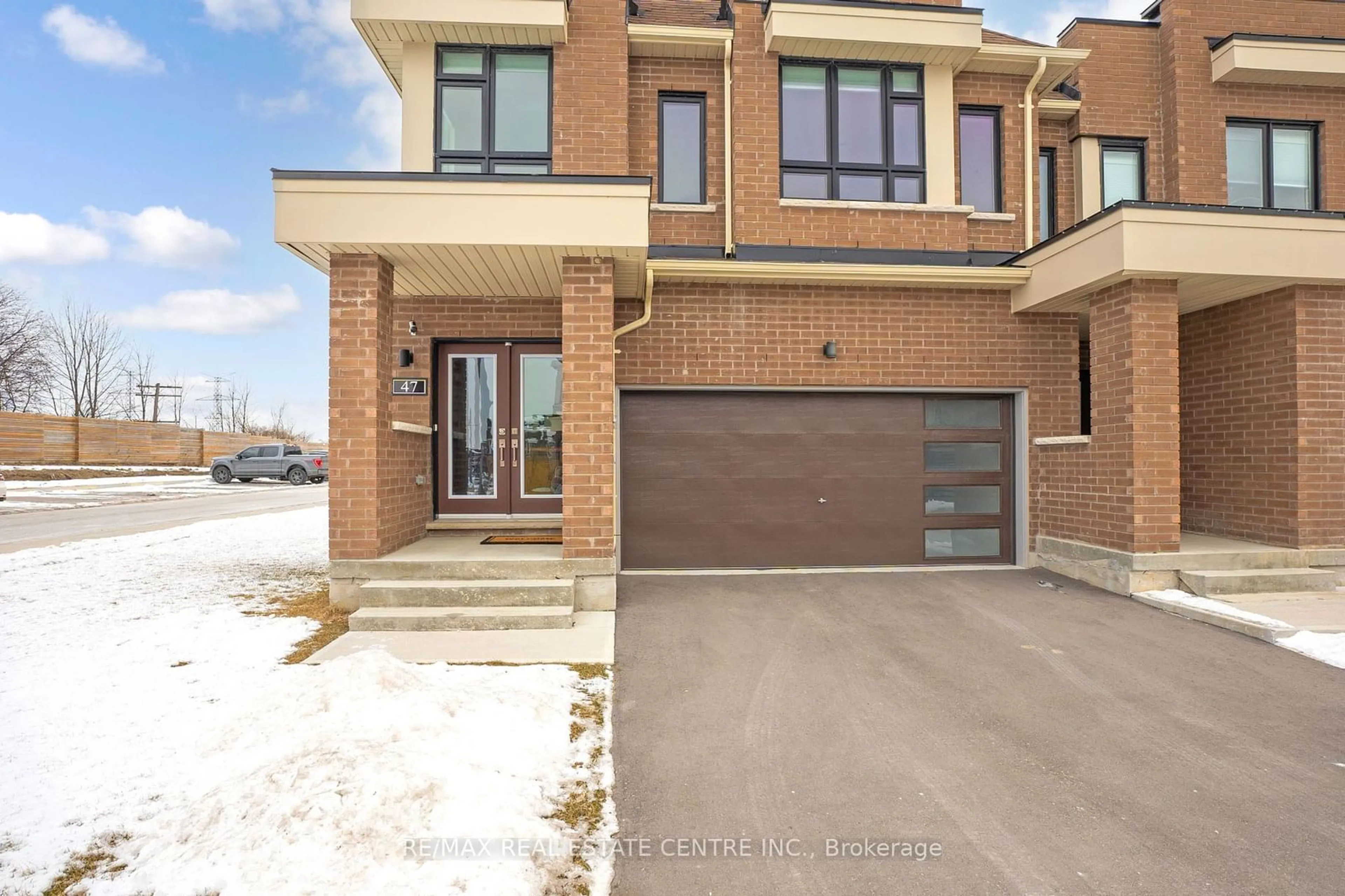 Home with brick exterior material, street for 47 Caspian Sq, Clarington Ontario L1C 3K5