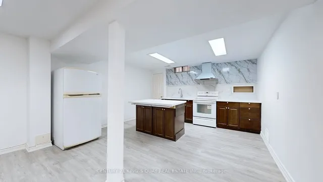 Additional property image - 77 Roxanne Cres