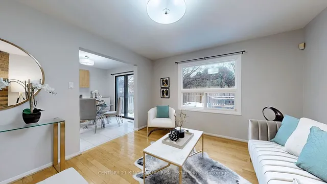 Additional property image - 77 Roxanne Cres