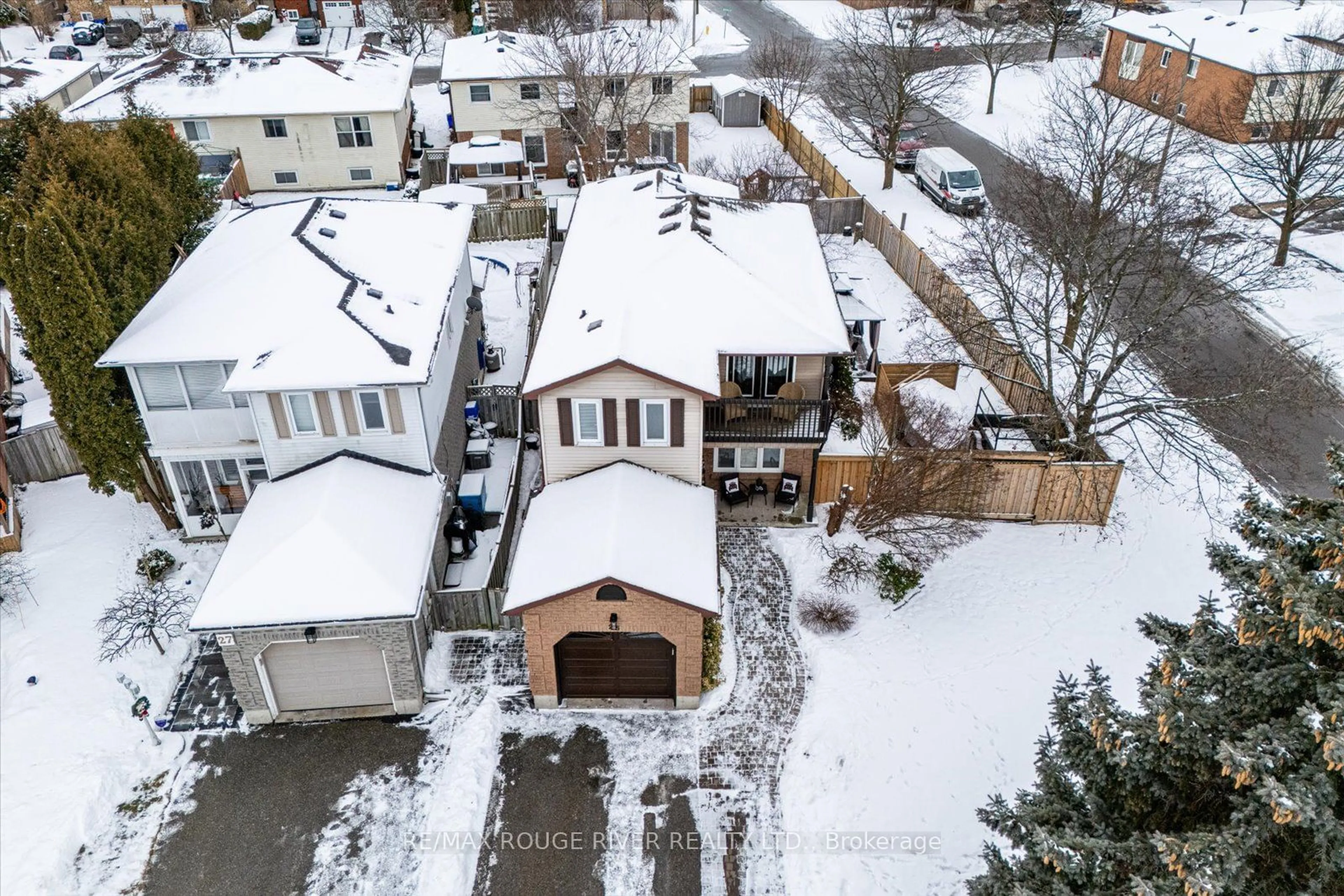 A pic from outside/outdoor area/front of a property/back of a property/a pic from drone, street for 25 Birchfield Crt, Clarington Ontario L1E 1M4