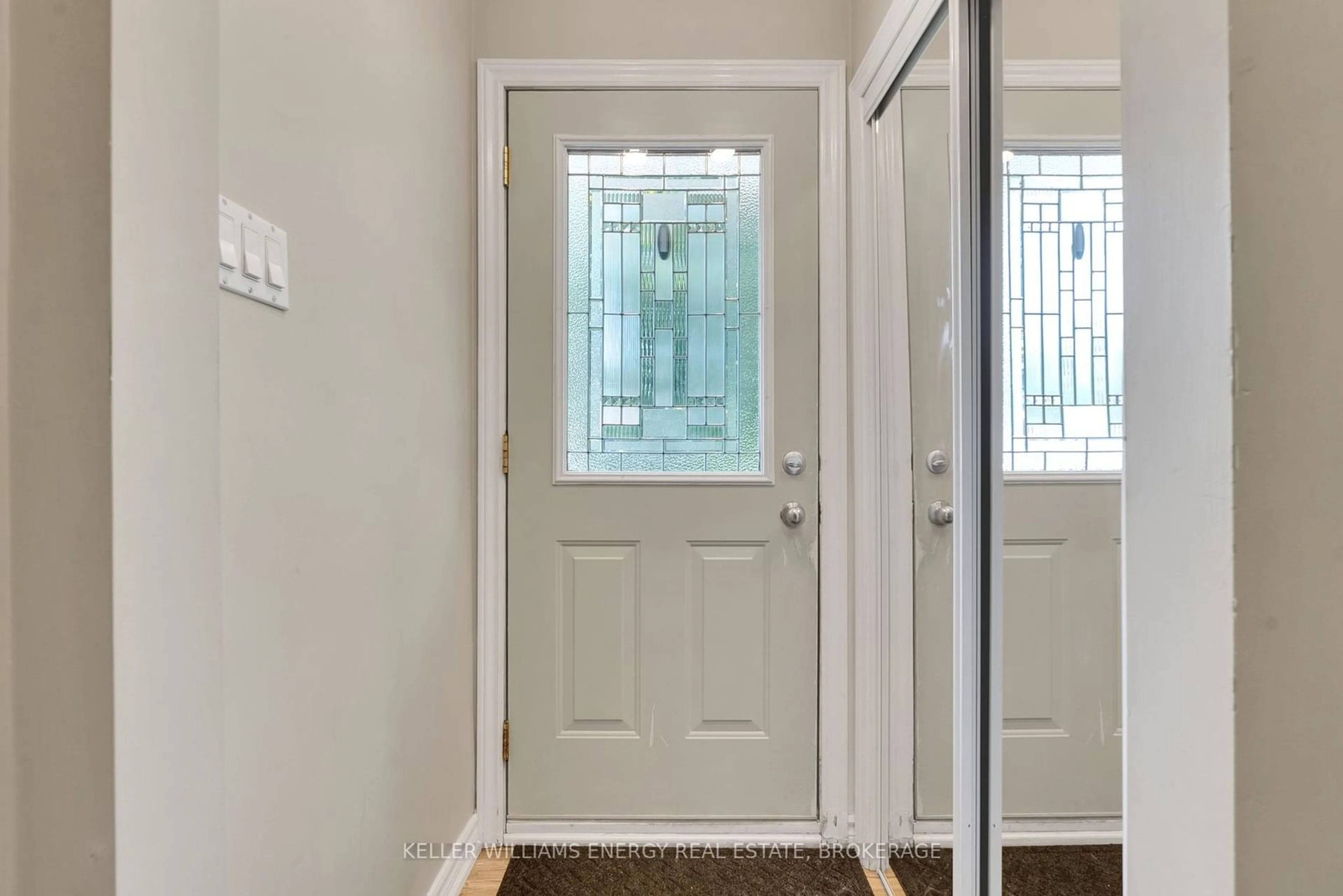 Indoor entryway for 33 Beatty Rd, Ajax Ontario L1S 1Z1